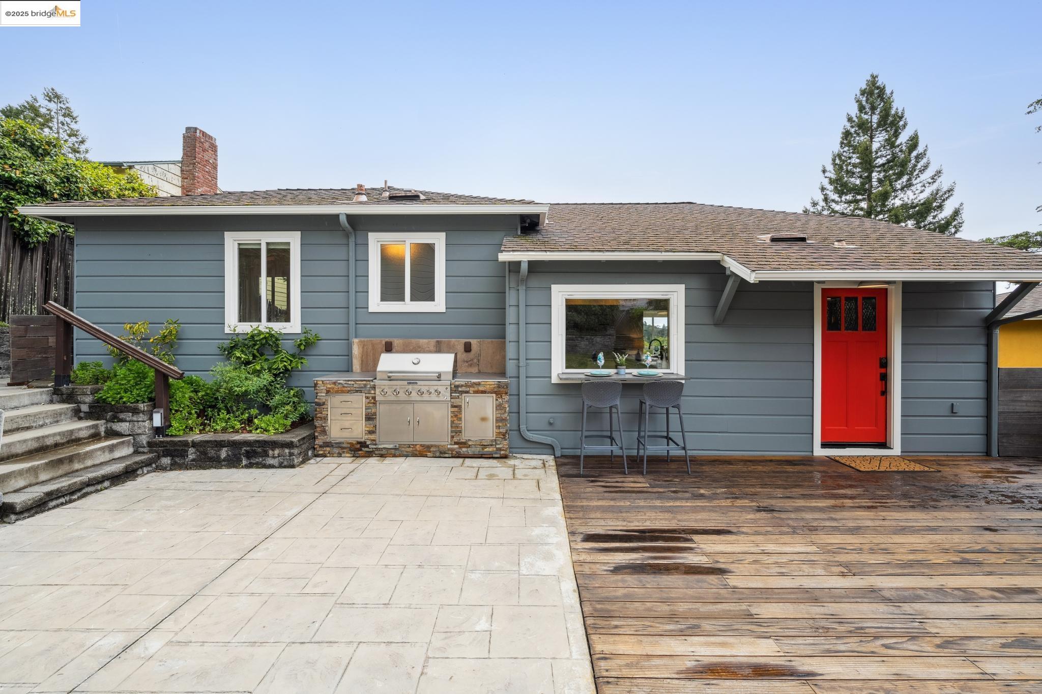 Detail Gallery Image 41 of 59 For 6951 Chambers Dr, Oakland,  CA 94611 - 6 Beds | 3 Baths