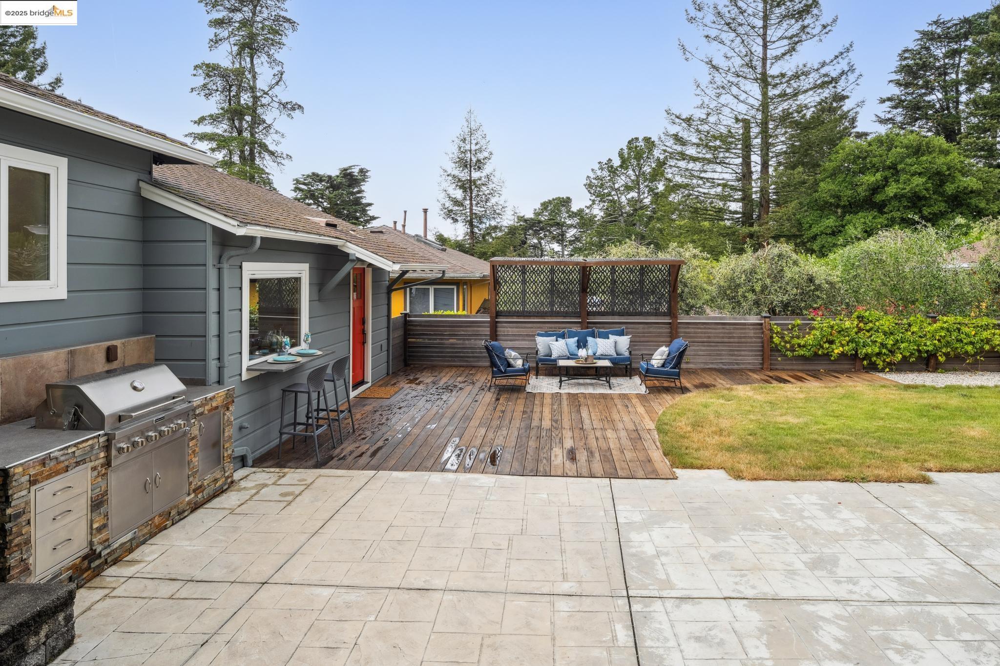 Detail Gallery Image 43 of 59 For 6951 Chambers Dr, Oakland,  CA 94611 - 6 Beds | 3 Baths