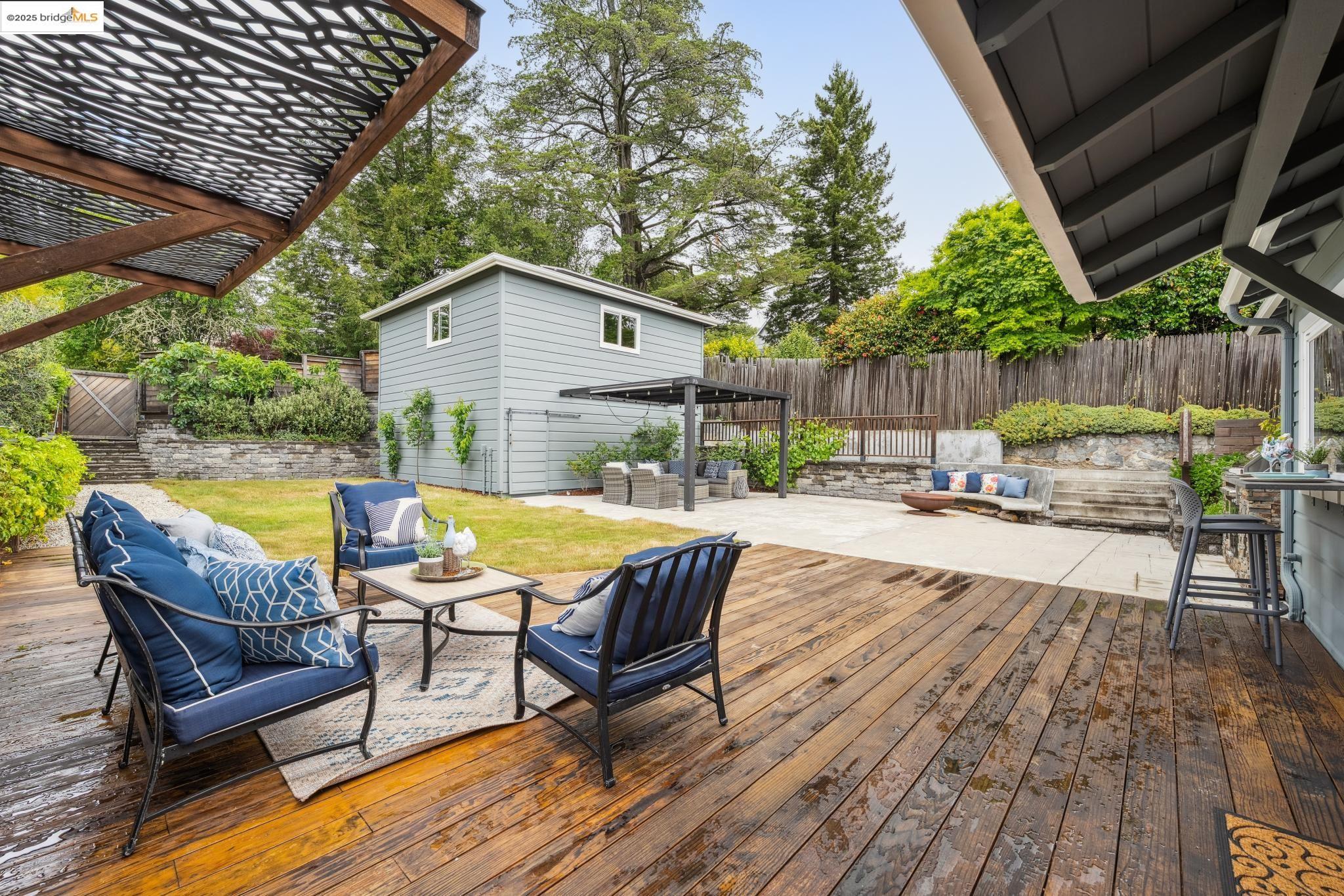 Detail Gallery Image 48 of 59 For 6951 Chambers Dr, Oakland,  CA 94611 - 6 Beds | 3 Baths