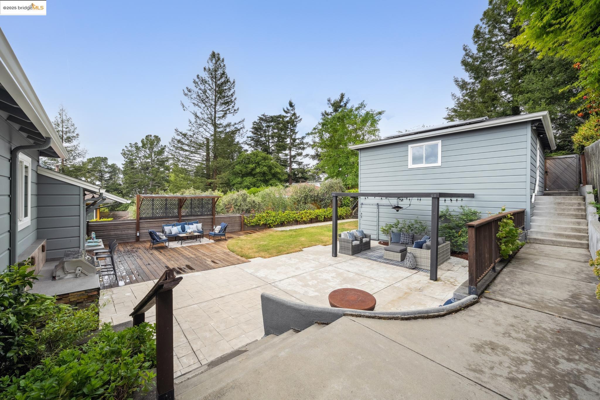 Detail Gallery Image 50 of 59 For 6951 Chambers Dr, Oakland,  CA 94611 - 6 Beds | 3 Baths