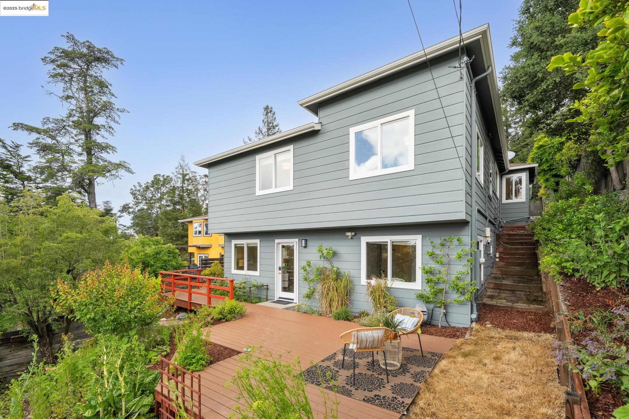 Detail Gallery Image 53 of 59 For 6951 Chambers Dr, Oakland,  CA 94611 - 6 Beds | 3 Baths