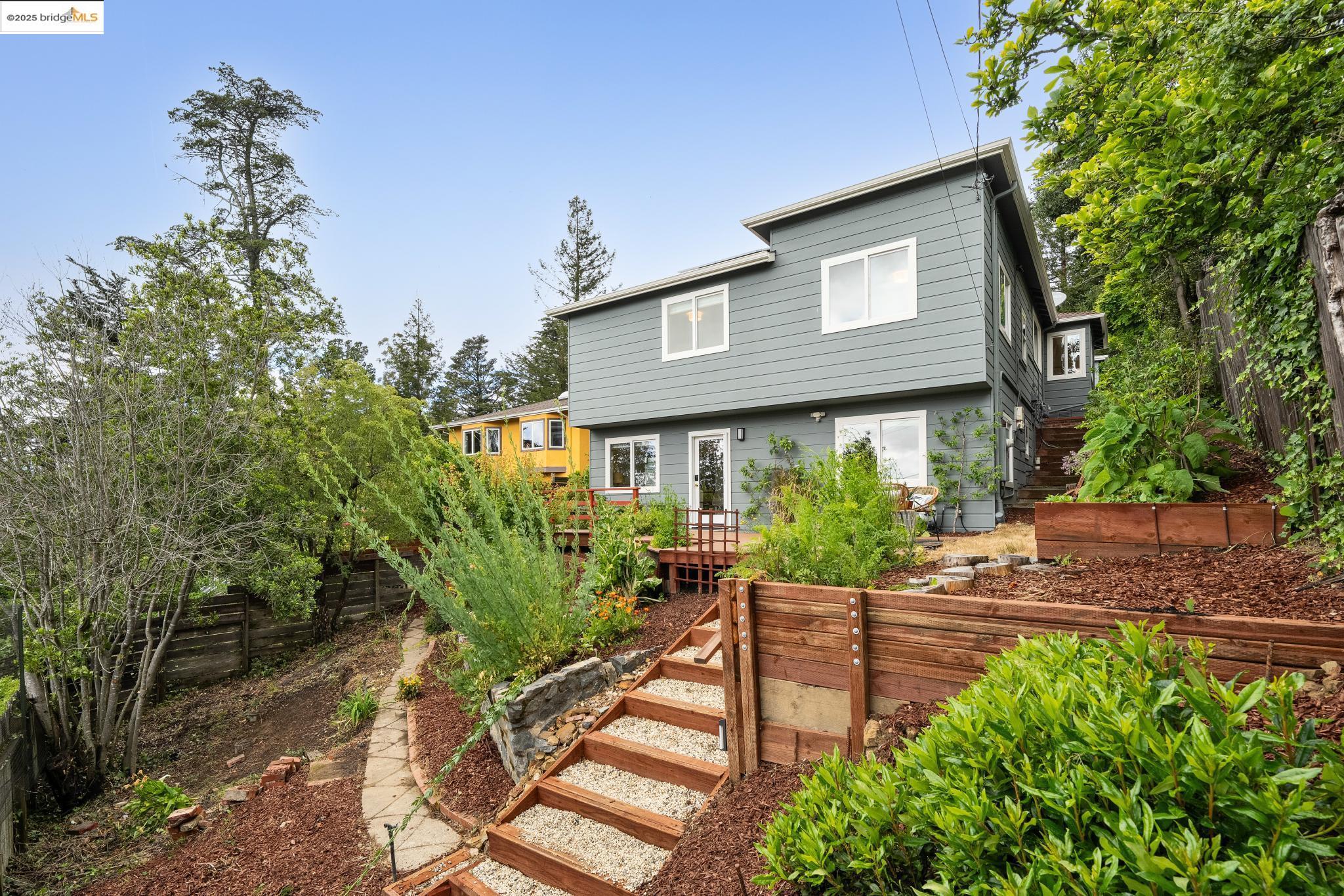 Detail Gallery Image 54 of 59 For 6951 Chambers Dr, Oakland,  CA 94611 - 6 Beds | 3 Baths