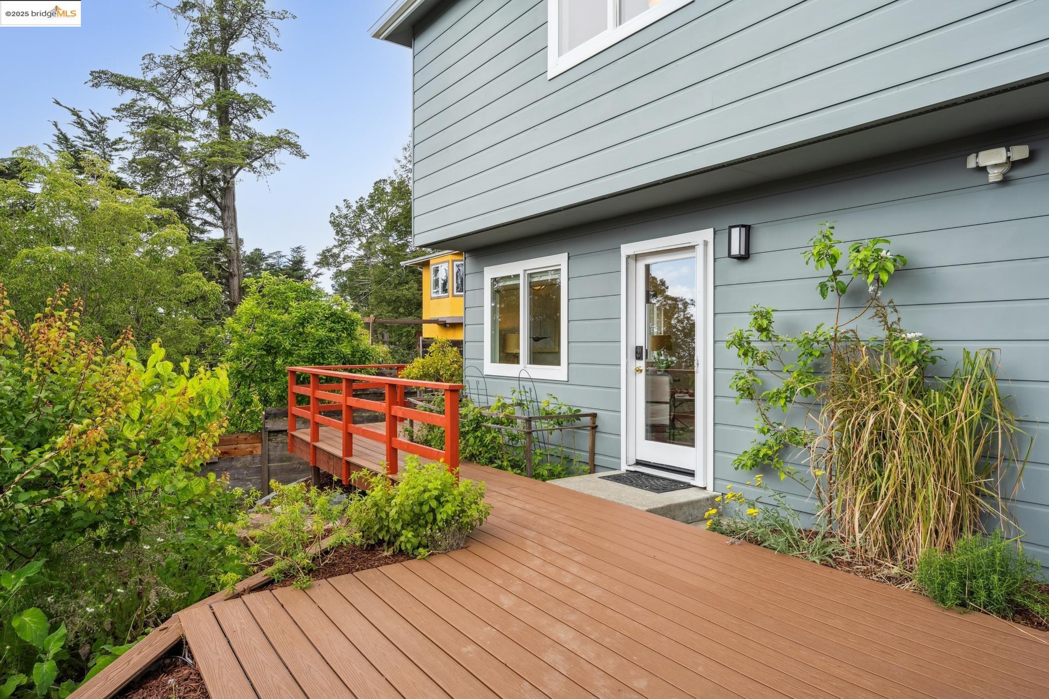 Detail Gallery Image 55 of 59 For 6951 Chambers Dr, Oakland,  CA 94611 - 6 Beds | 3 Baths