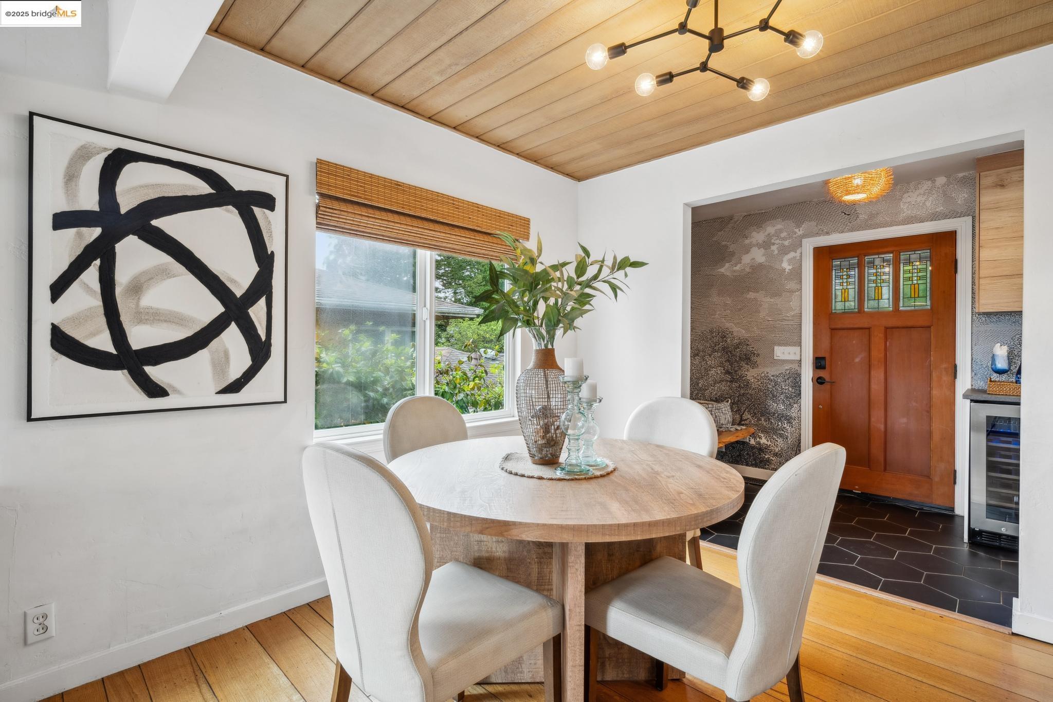 Detail Gallery Image 9 of 59 For 6951 Chambers Dr, Oakland,  CA 94611 - 6 Beds | 3 Baths