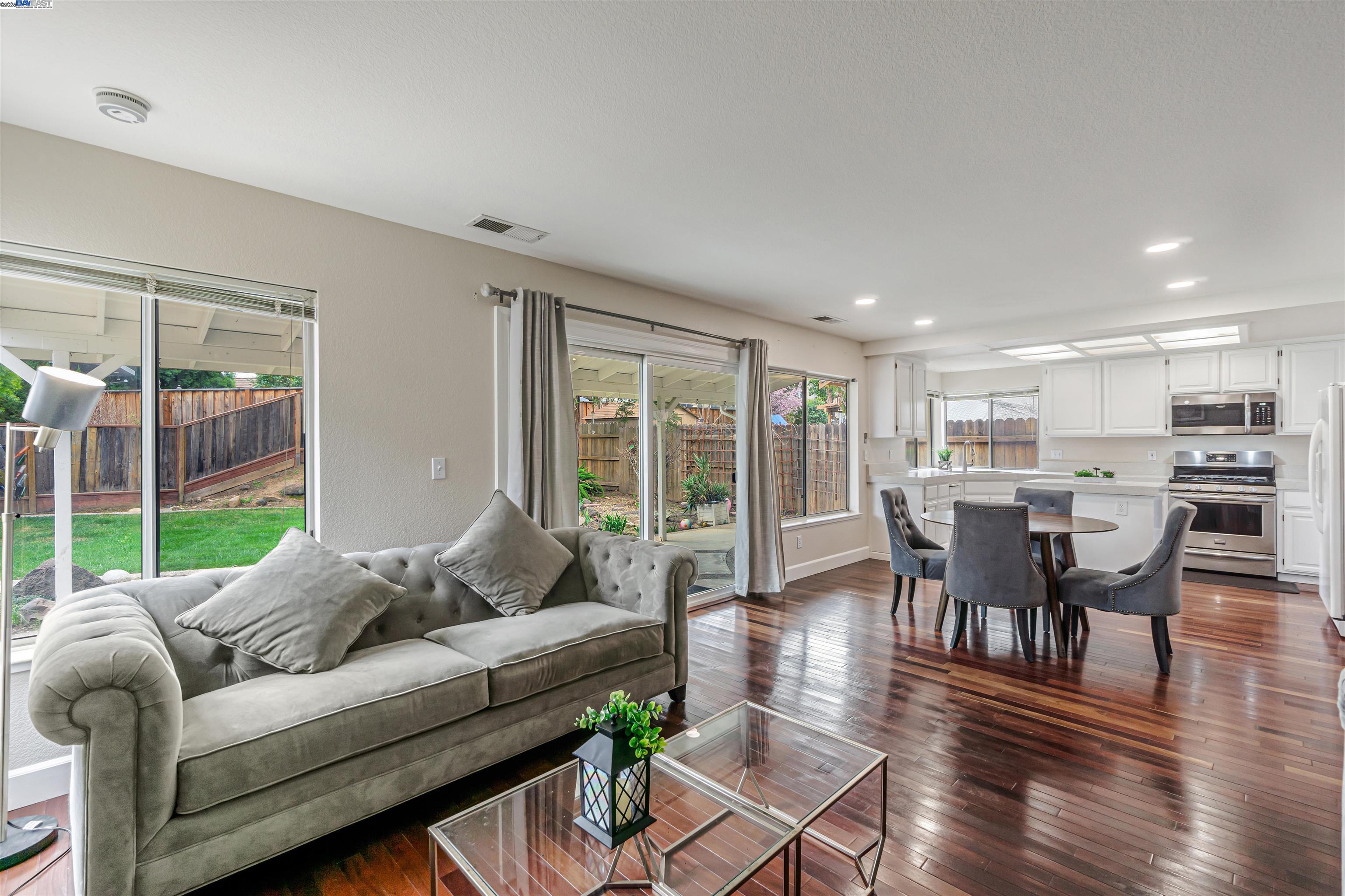 Detail Gallery Image 12 of 60 For 1060 Brookdale Dr, Brentwood,  CA 94513 - 4 Beds | 2/1 Baths