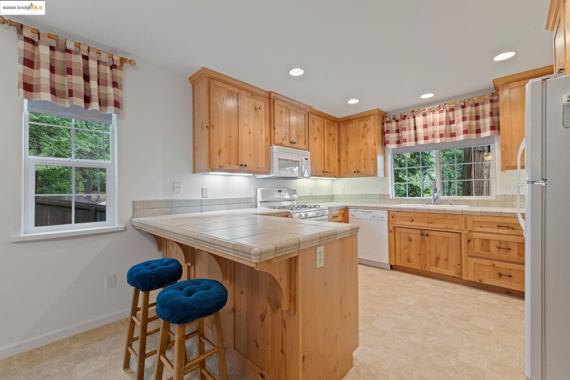 Detail Gallery Image 10 of 31 For 24092 Broken Bit Rd., Sonora,  CA 95370 - 3 Beds | 2/1 Baths