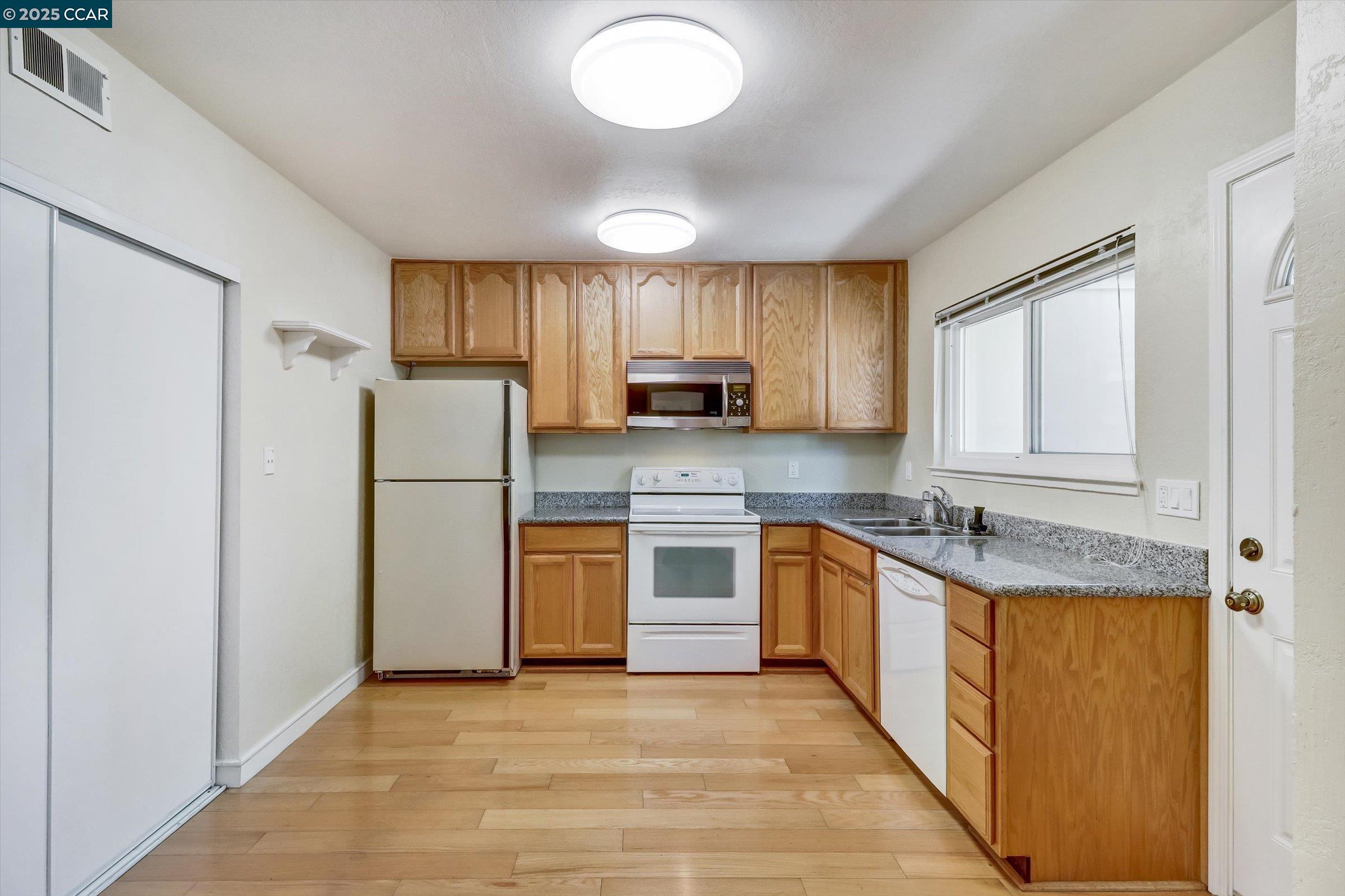 Photo #12: 41095982 Listing: Photo #12