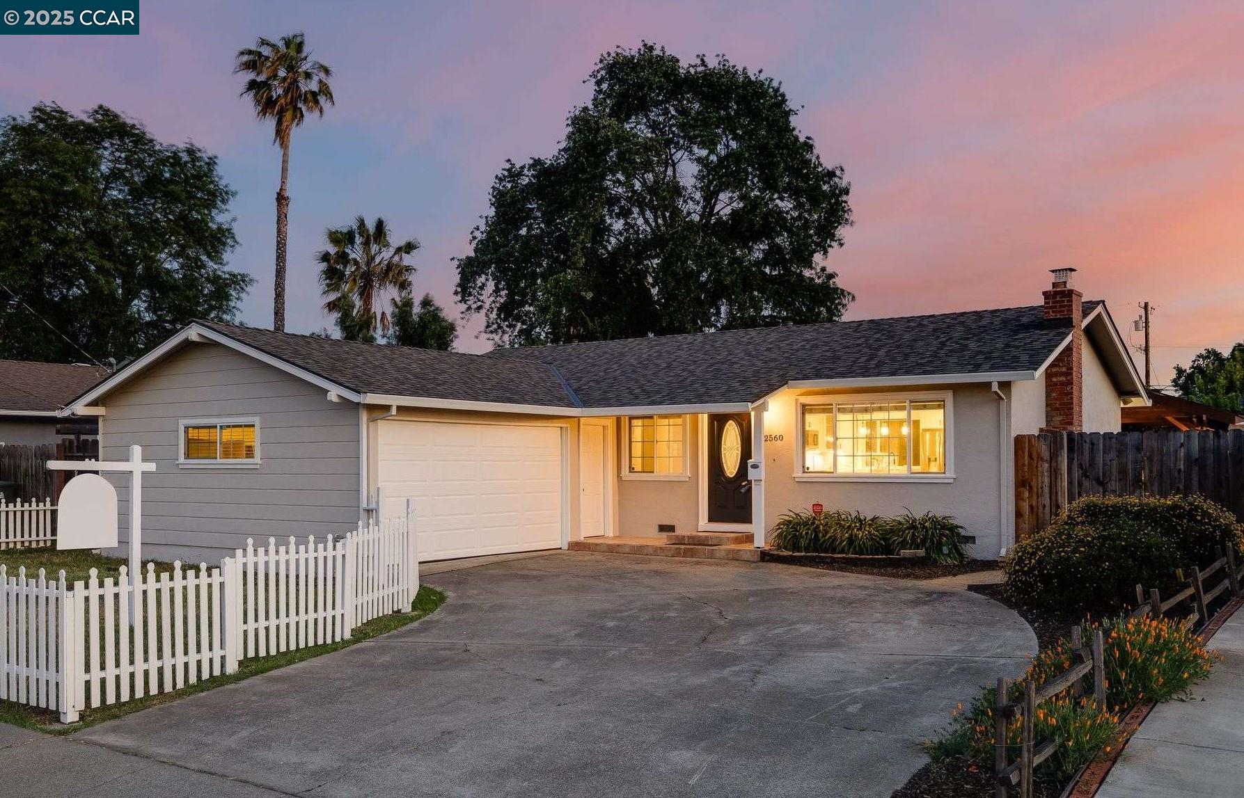 Detail Gallery Image 2 of 30 For 2560 Hamilton Ave, Concord,  CA 94519 - 3 Beds | 2 Baths