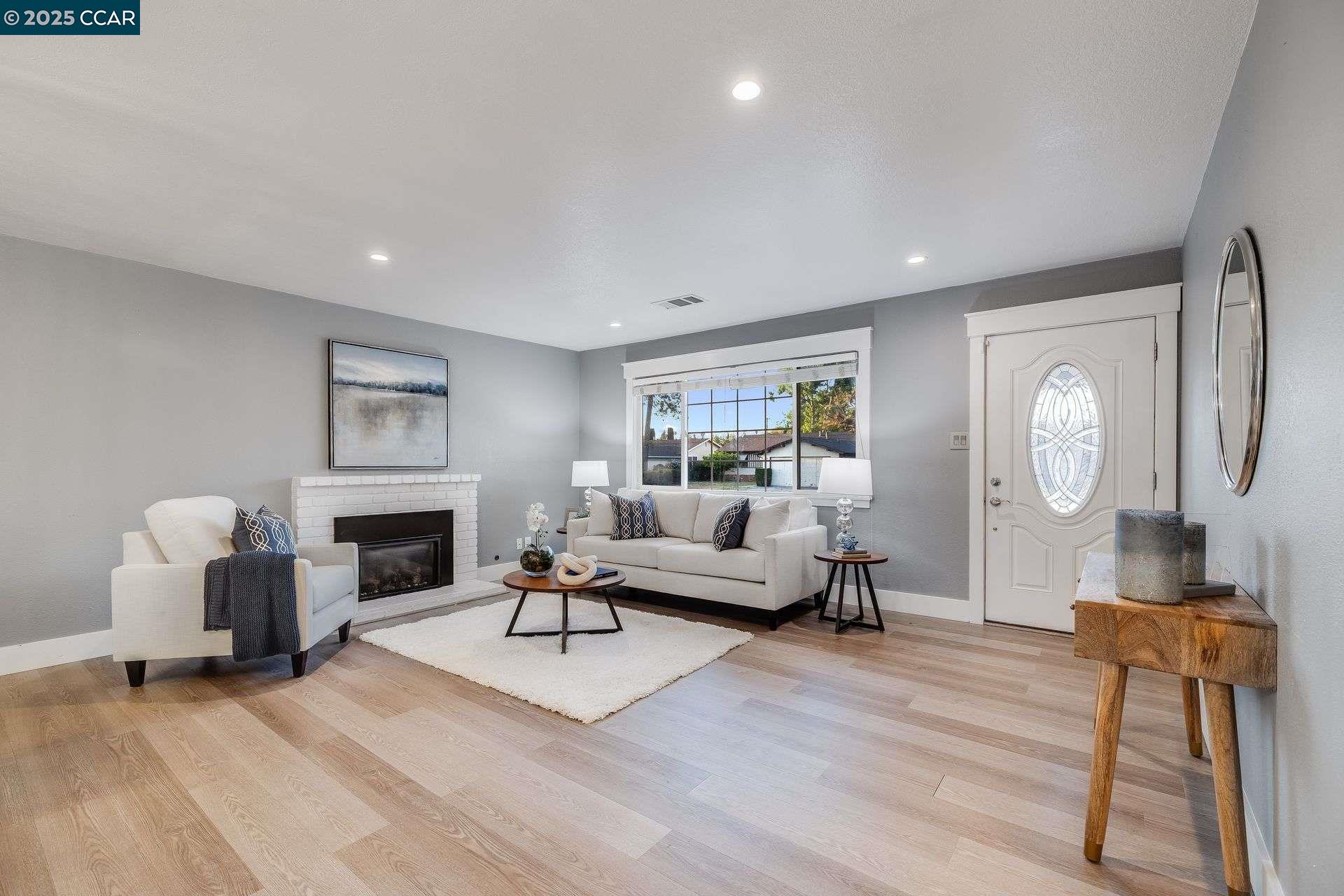 Detail Gallery Image 13 of 30 For 2560 Hamilton Ave, Concord,  CA 94519 - 3 Beds | 2 Baths