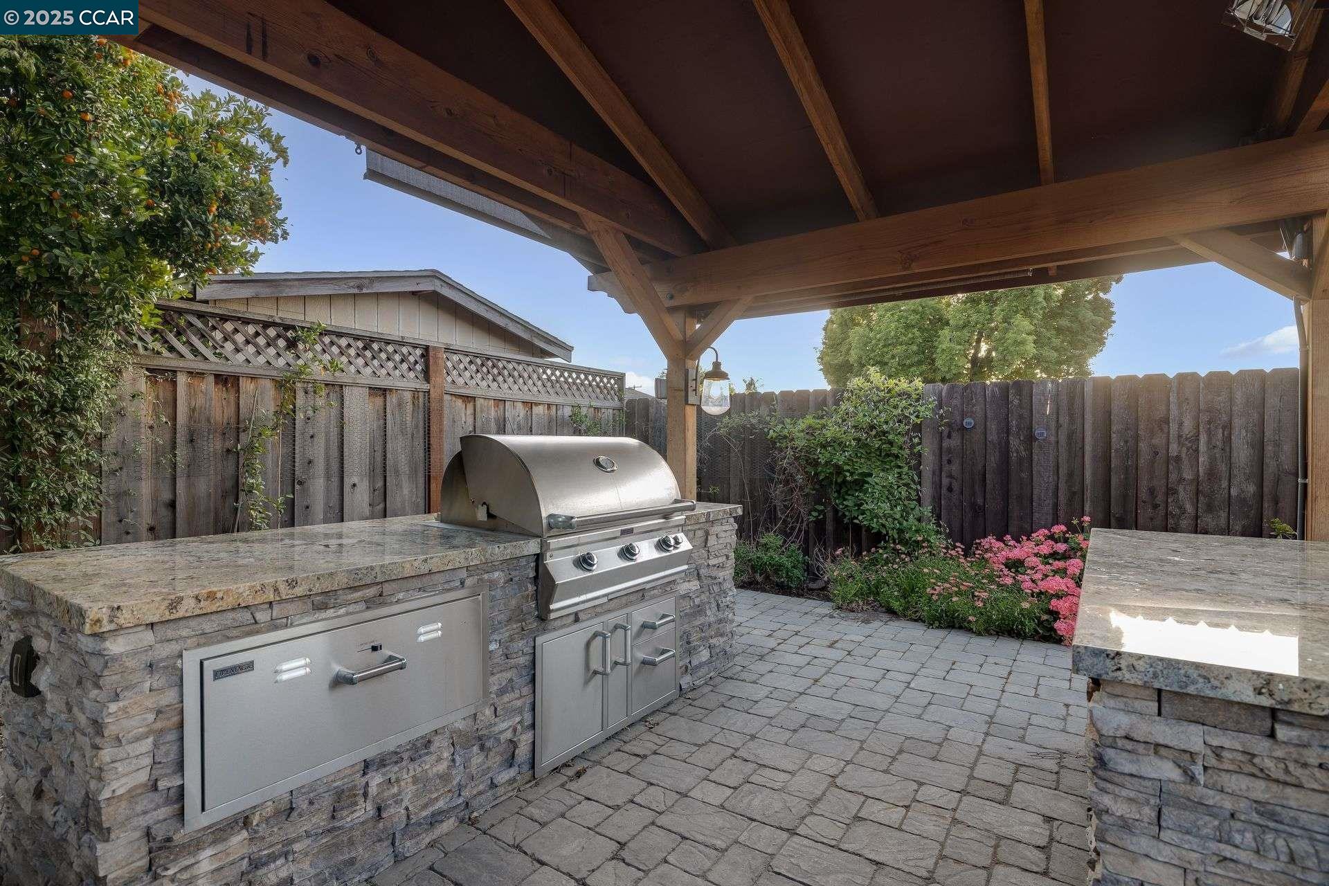 Detail Gallery Image 25 of 30 For 2560 Hamilton Ave, Concord,  CA 94519 - 3 Beds | 2 Baths