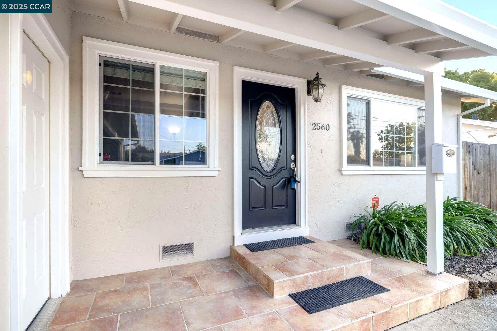 Detail Gallery Image 4 of 30 For 2560 Hamilton Ave, Concord,  CA 94519 - 3 Beds | 2 Baths