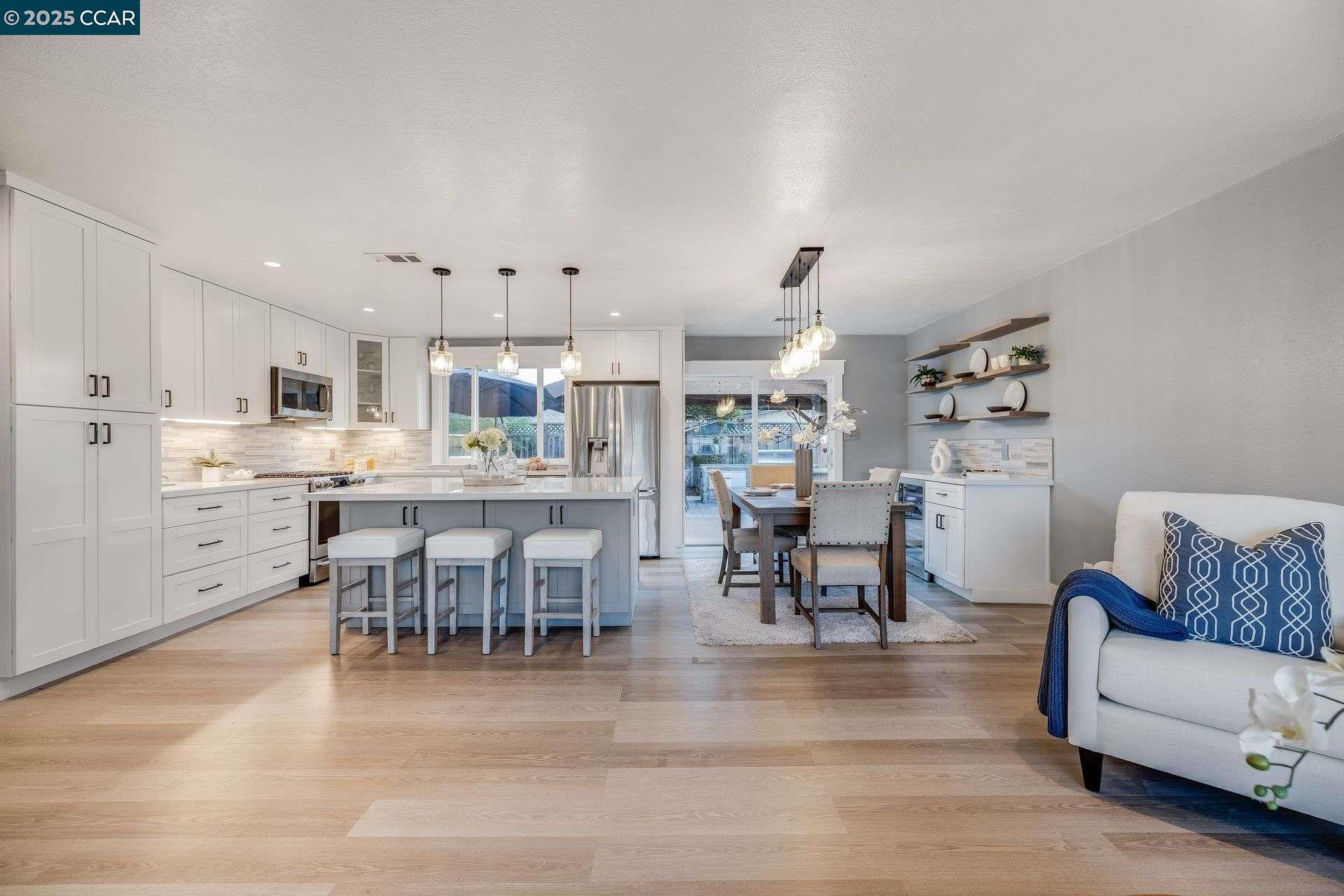 Detail Gallery Image 7 of 30 For 2560 Hamilton Ave, Concord,  CA 94519 - 3 Beds | 2 Baths