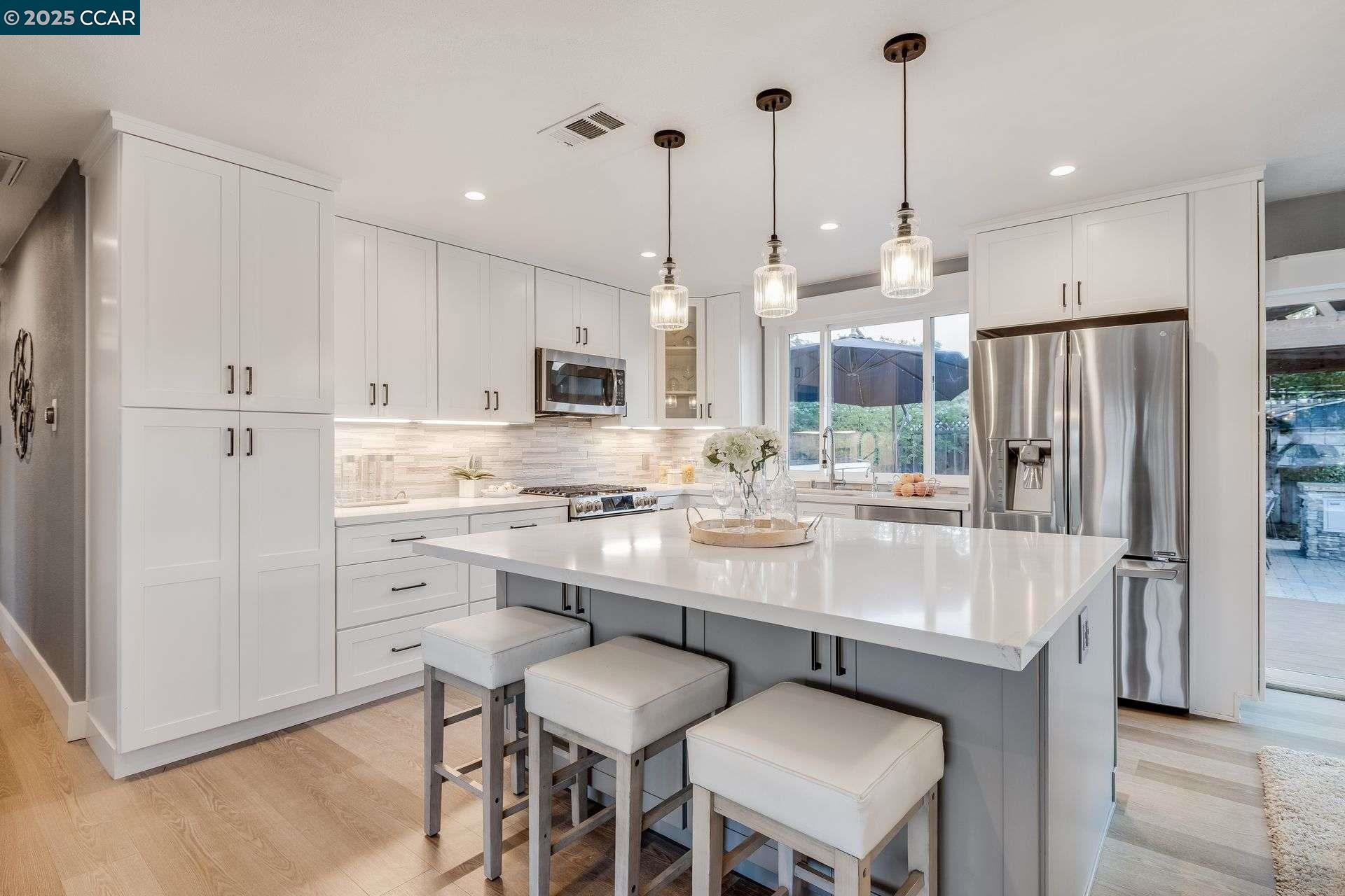 Detail Gallery Image 8 of 30 For 2560 Hamilton Ave, Concord,  CA 94519 - 3 Beds | 2 Baths