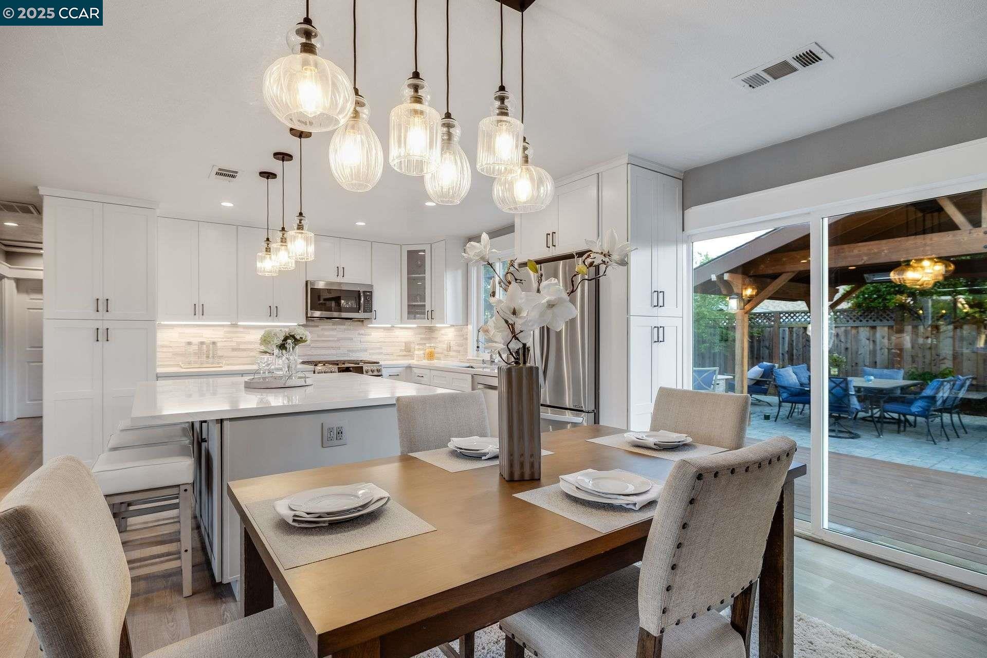 Detail Gallery Image 9 of 30 For 2560 Hamilton Ave, Concord,  CA 94519 - 3 Beds | 2 Baths