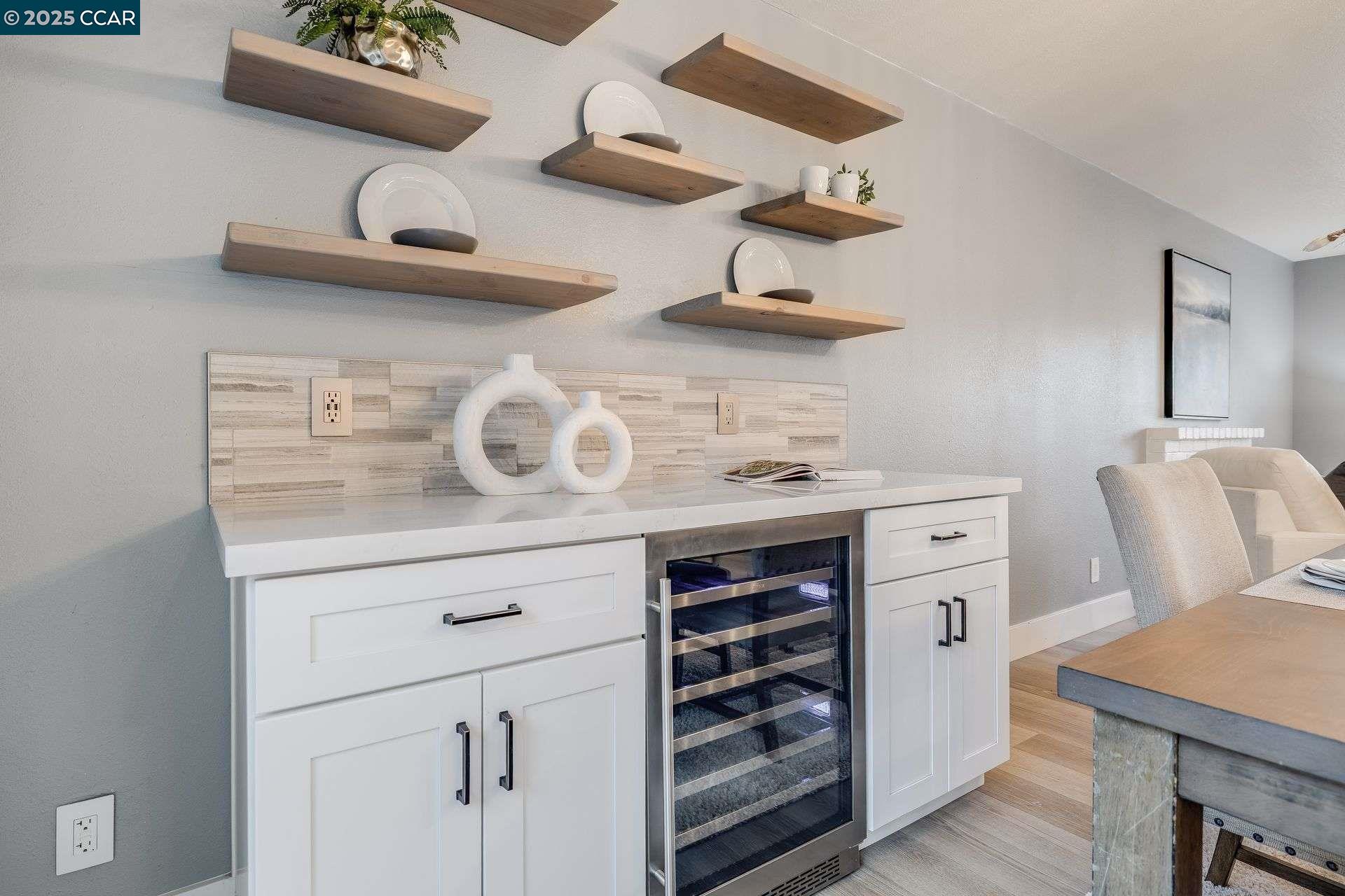 Detail Gallery Image 10 of 30 For 2560 Hamilton Ave, Concord,  CA 94519 - 3 Beds | 2 Baths