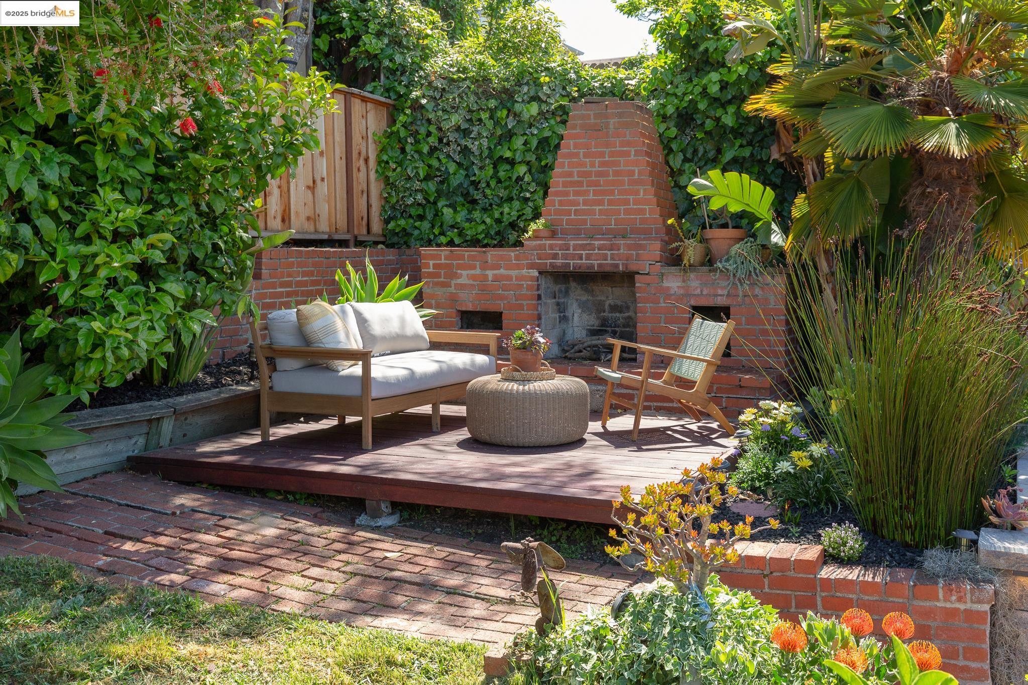 Detail Gallery Image 1 of 27 For 4634 Camden St, Oakland,  CA 94619 - 2 Beds | 1 Baths