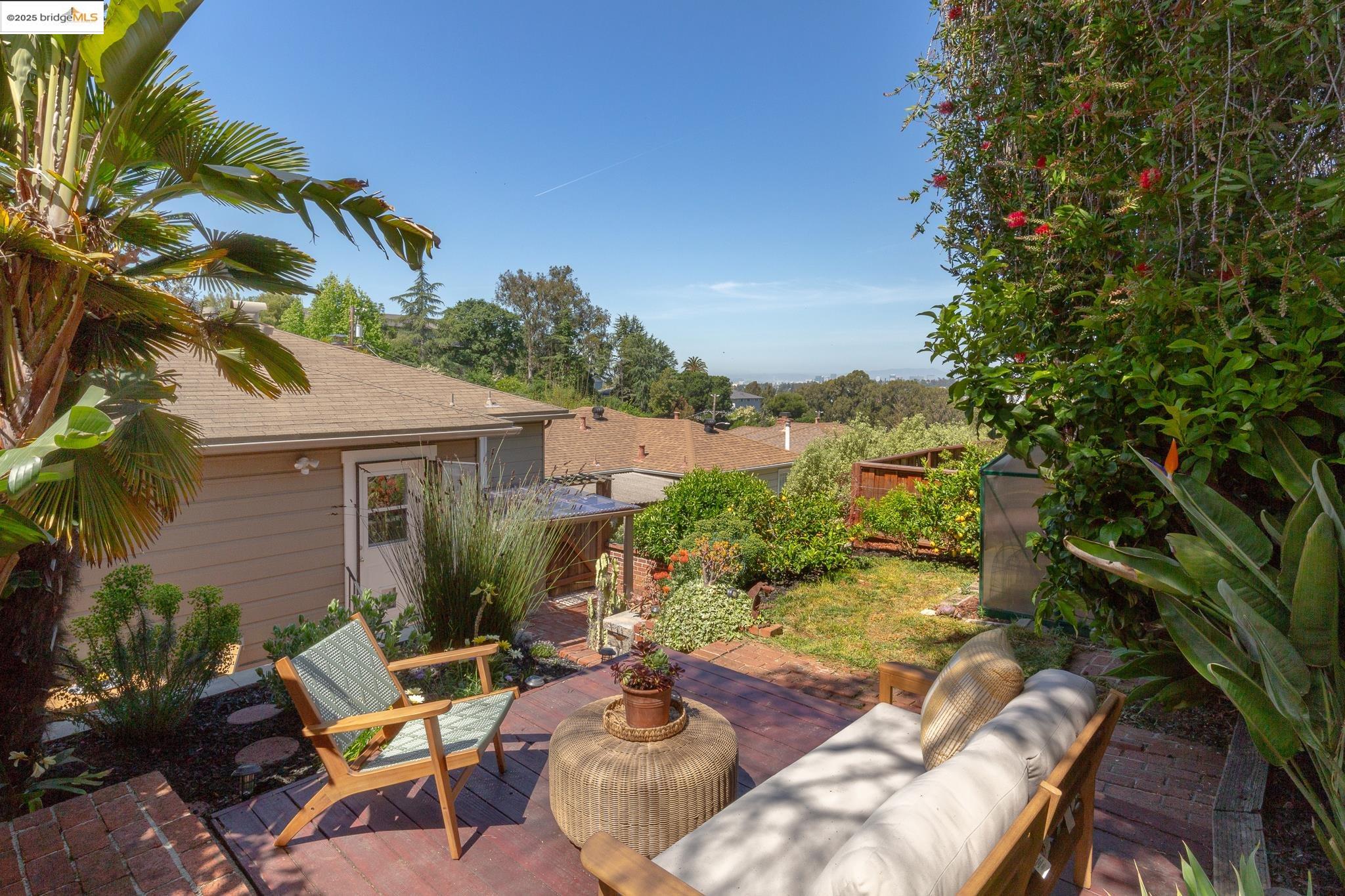 Detail Gallery Image 2 of 27 For 4634 Camden St, Oakland,  CA 94619 - 2 Beds | 1 Baths