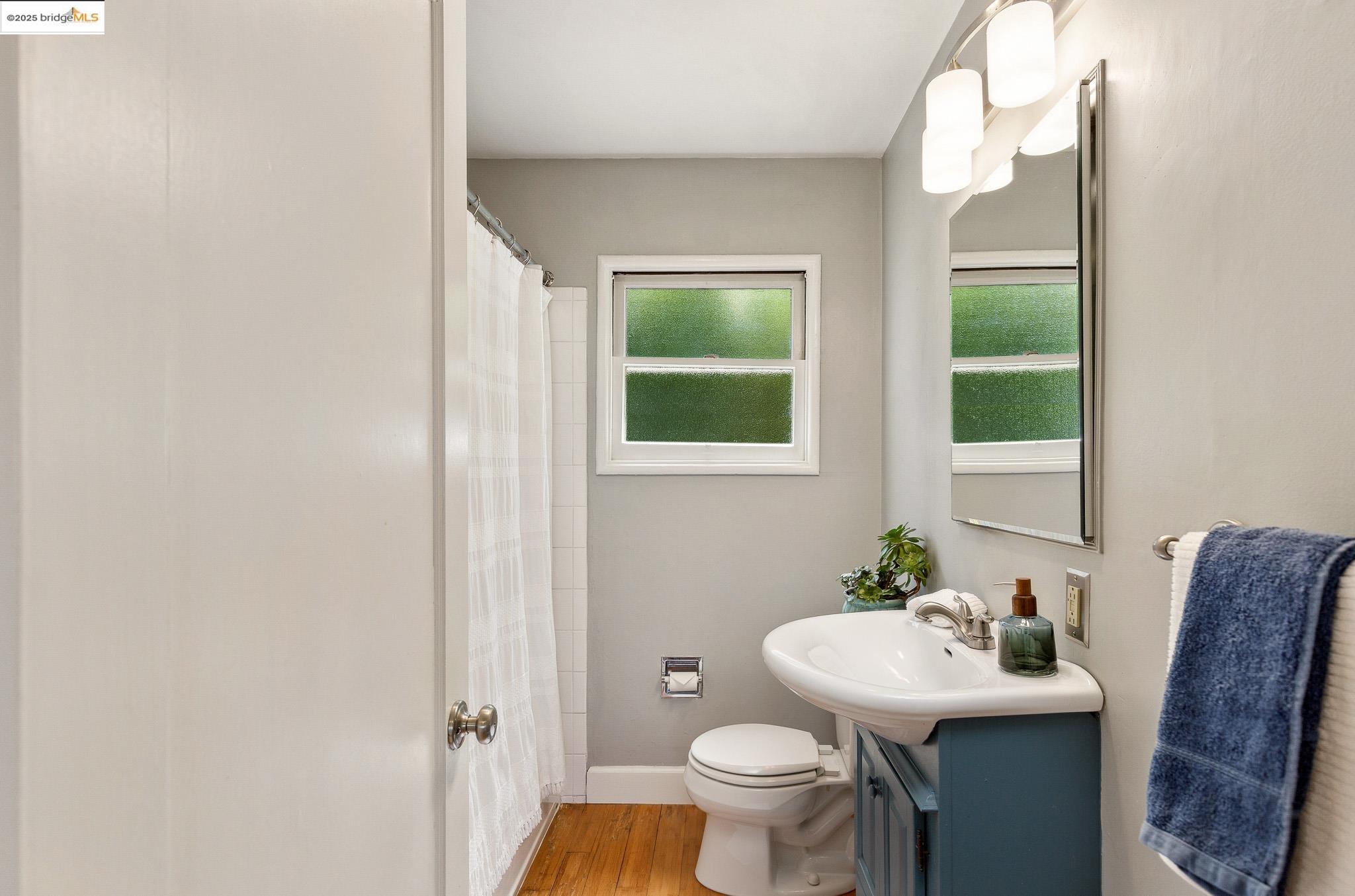 Detail Gallery Image 11 of 27 For 4634 Camden St, Oakland,  CA 94619 - 2 Beds | 1 Baths