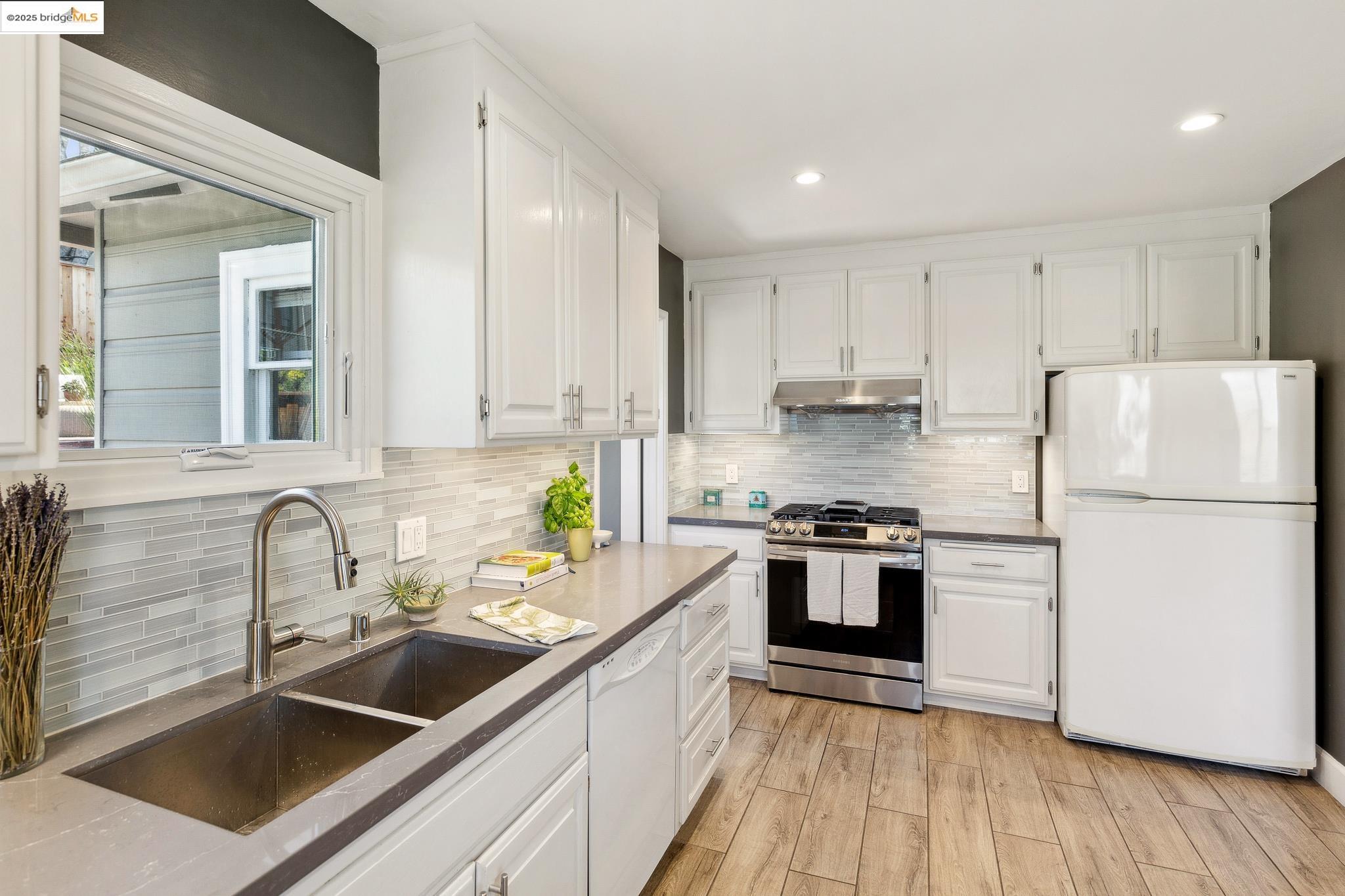 Detail Gallery Image 15 of 27 For 4634 Camden St, Oakland,  CA 94619 - 2 Beds | 1 Baths