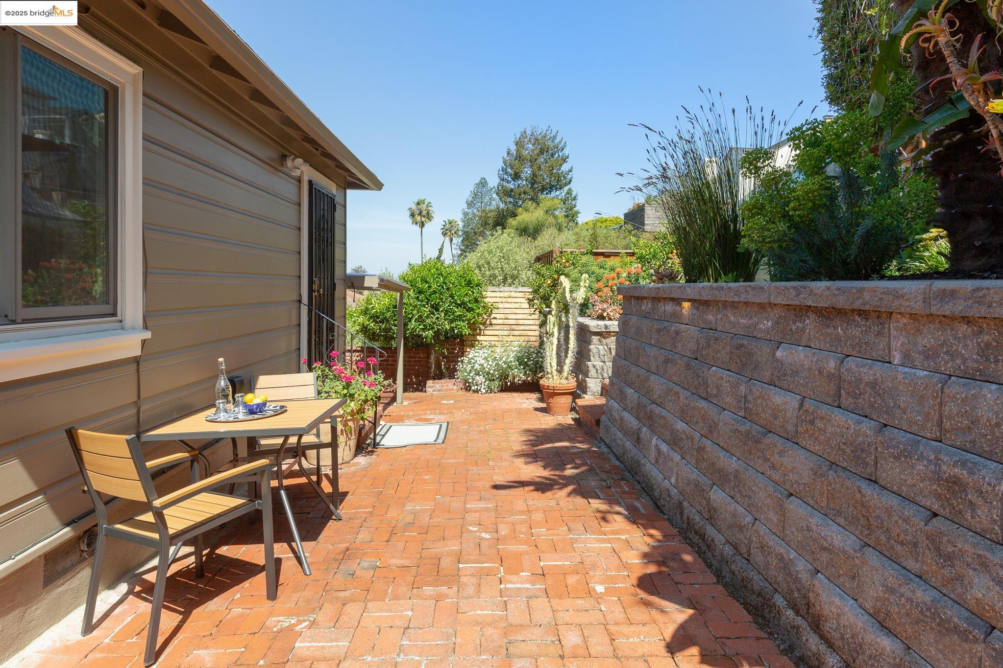 Detail Gallery Image 18 of 27 For 4634 Camden St, Oakland,  CA 94619 - 2 Beds | 1 Baths