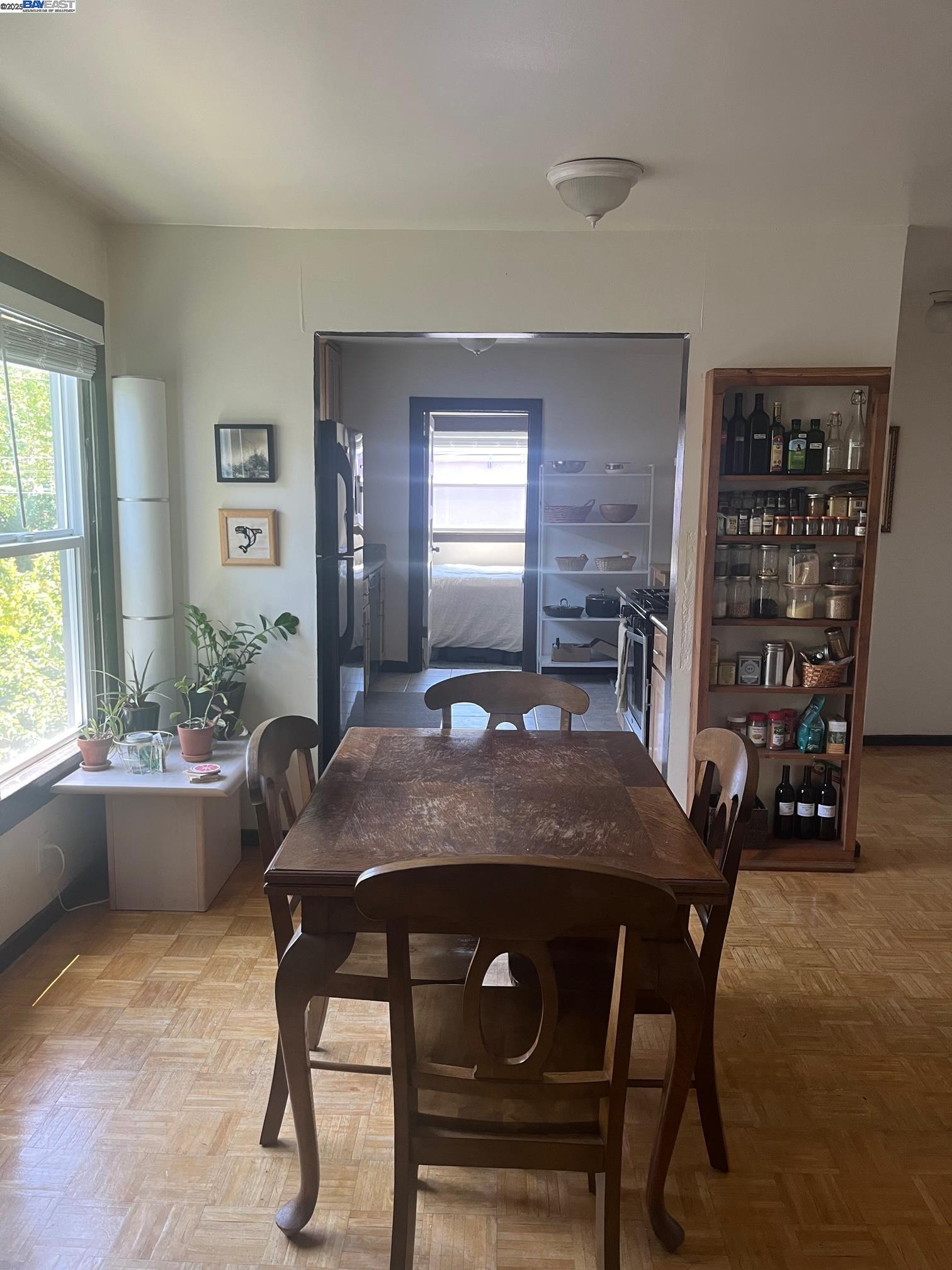 Detail Gallery Image 8 of 10 For Russell St #UPPER,  Berkeley,  CA 94703 - 3 Beds | 1 Baths