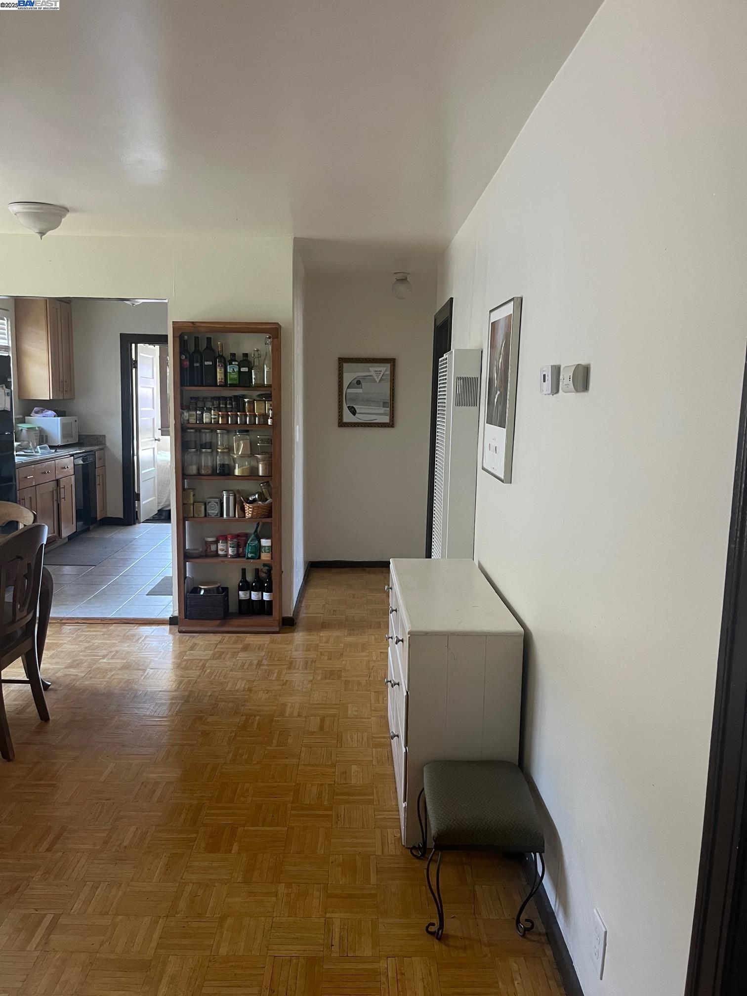 Detail Gallery Image 10 of 10 For Russell St #UPPER,  Berkeley,  CA 94703 - 3 Beds | 1 Baths