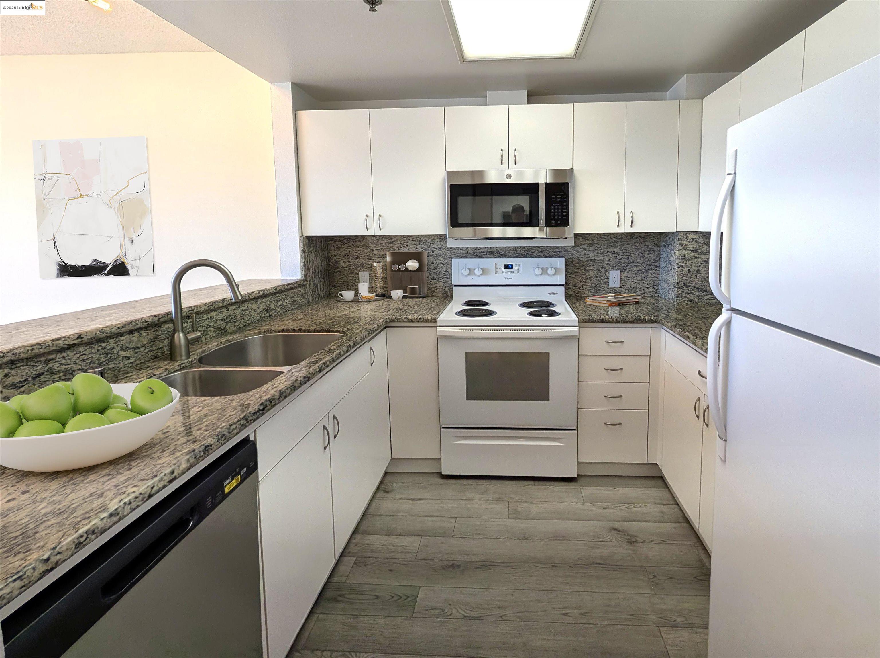 Detail Gallery Image 9 of 28 For 988 Franklin St #627,  Oakland,  CA 94607 - 1 Beds | 1 Baths