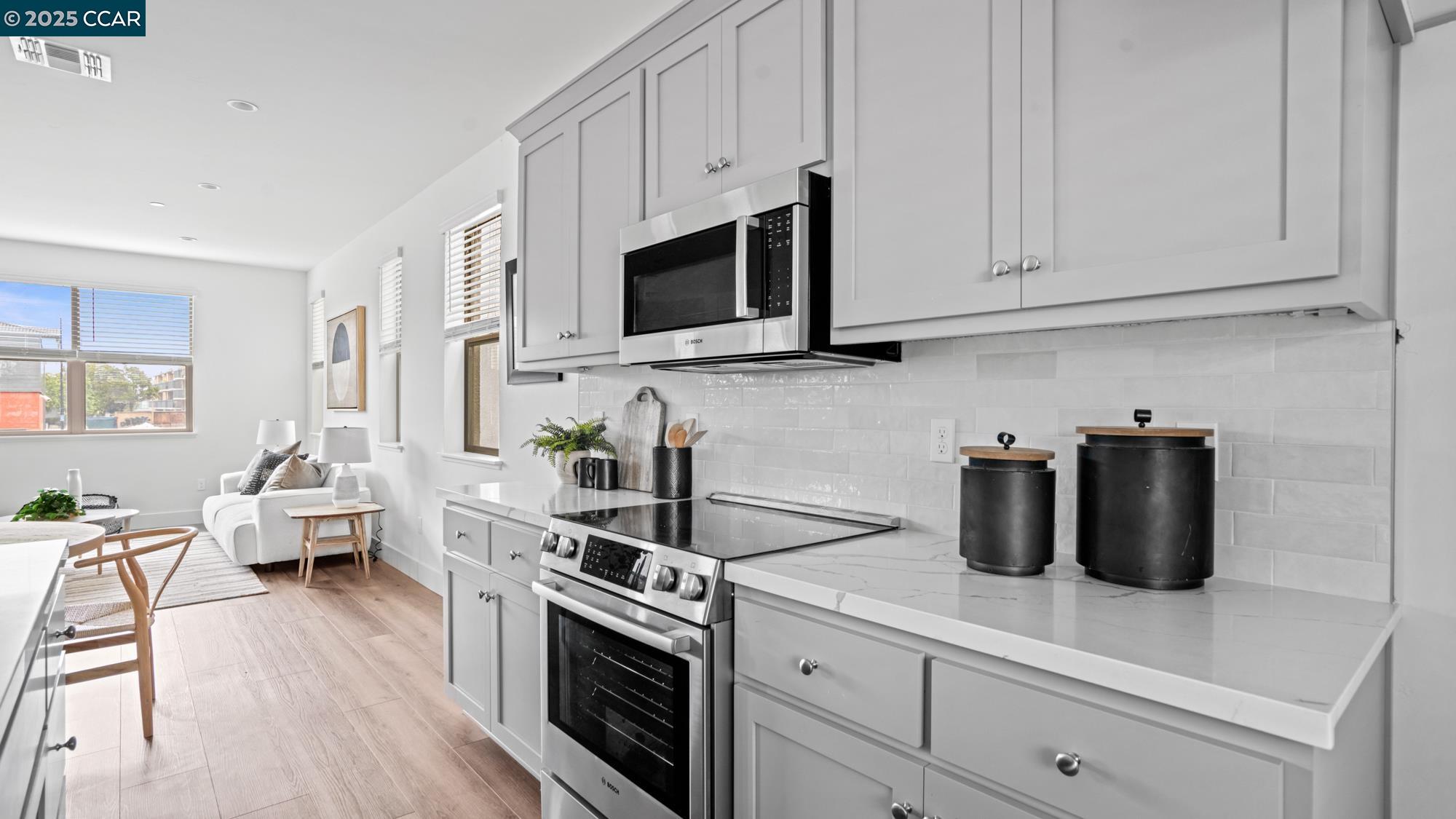 Detail Gallery Image 12 of 32 For 2814 Chattleton Lane, San Pablo,  CA 94806 - 3 Beds | 2/2 Baths