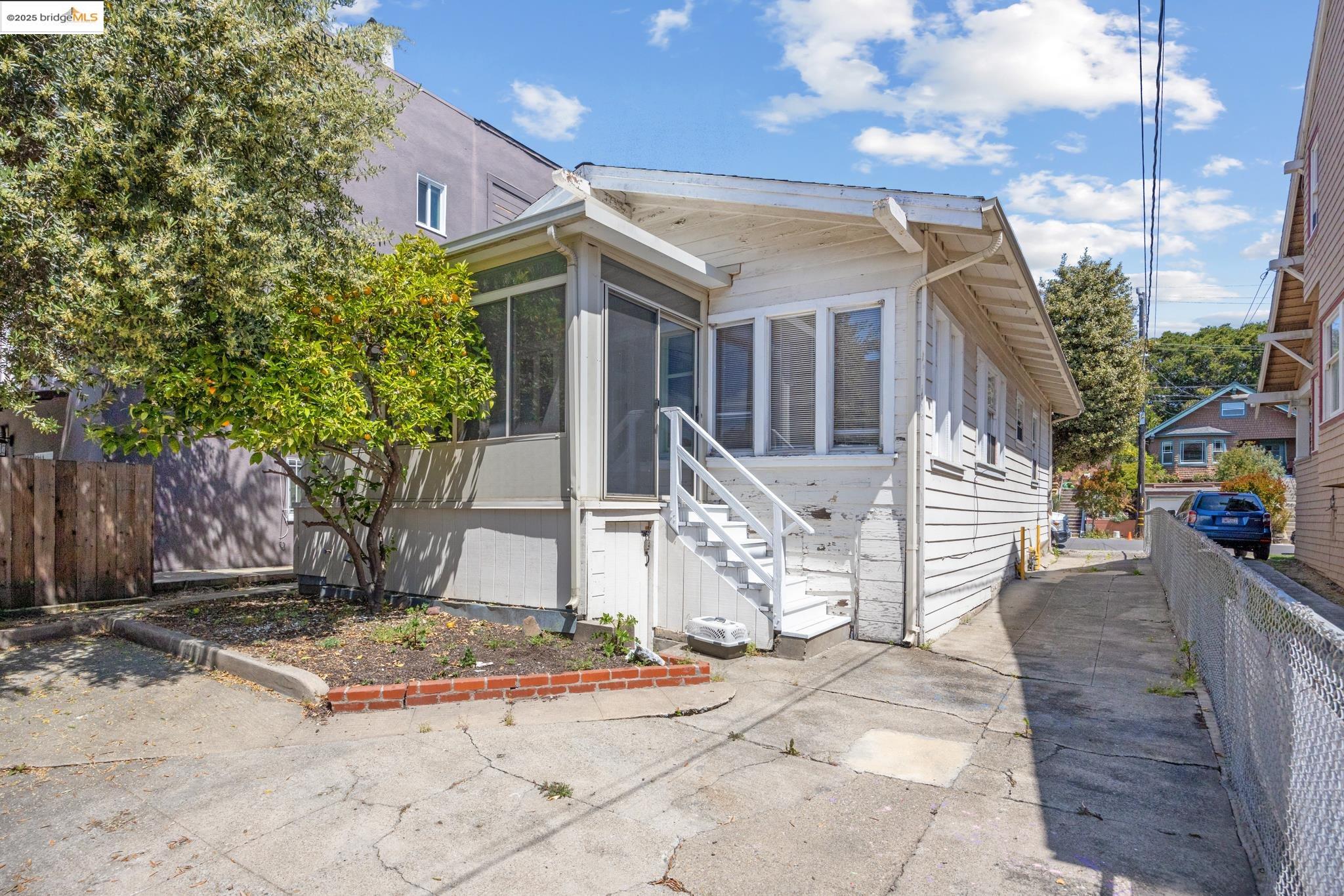 Detail Gallery Image 5 of 45 For 271 38th St, Oakland,  CA 94611 - – Beds | – Baths