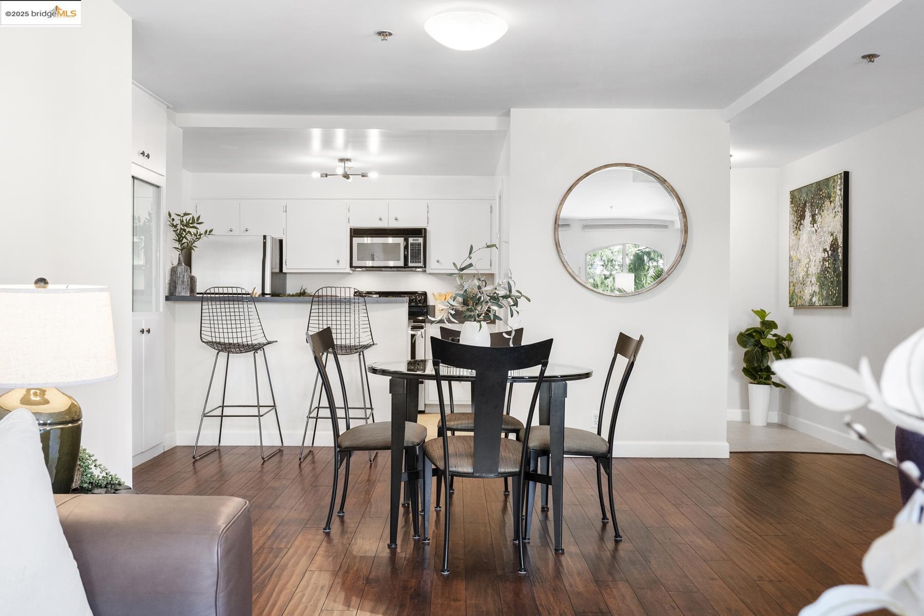 Detail Gallery Image 15 of 46 For 5405 Carlton St #203,  Oakland,  CA 94618 - 2 Beds | 2 Baths