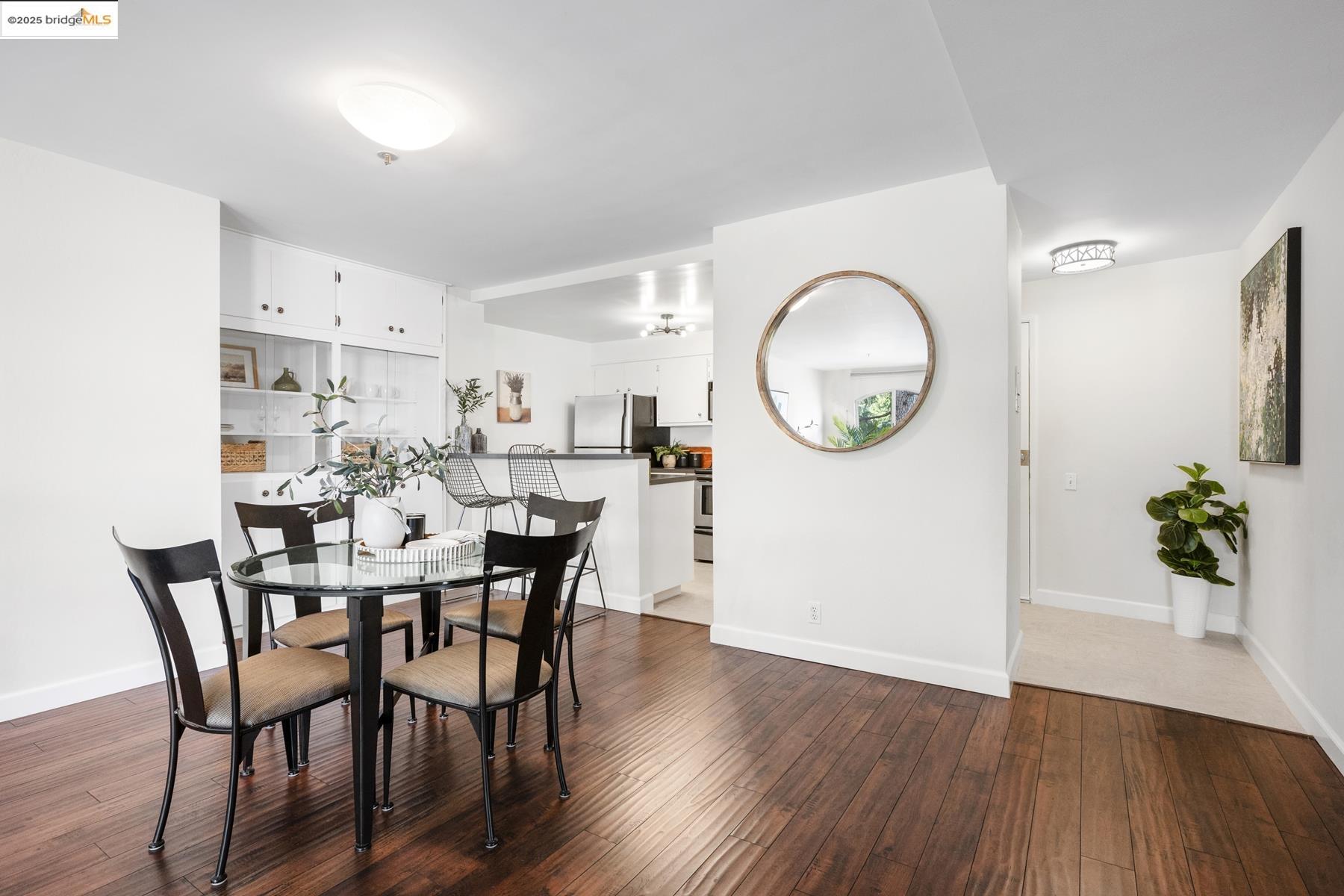 Detail Gallery Image 17 of 46 For 5405 Carlton St #203,  Oakland,  CA 94618 - 2 Beds | 2 Baths