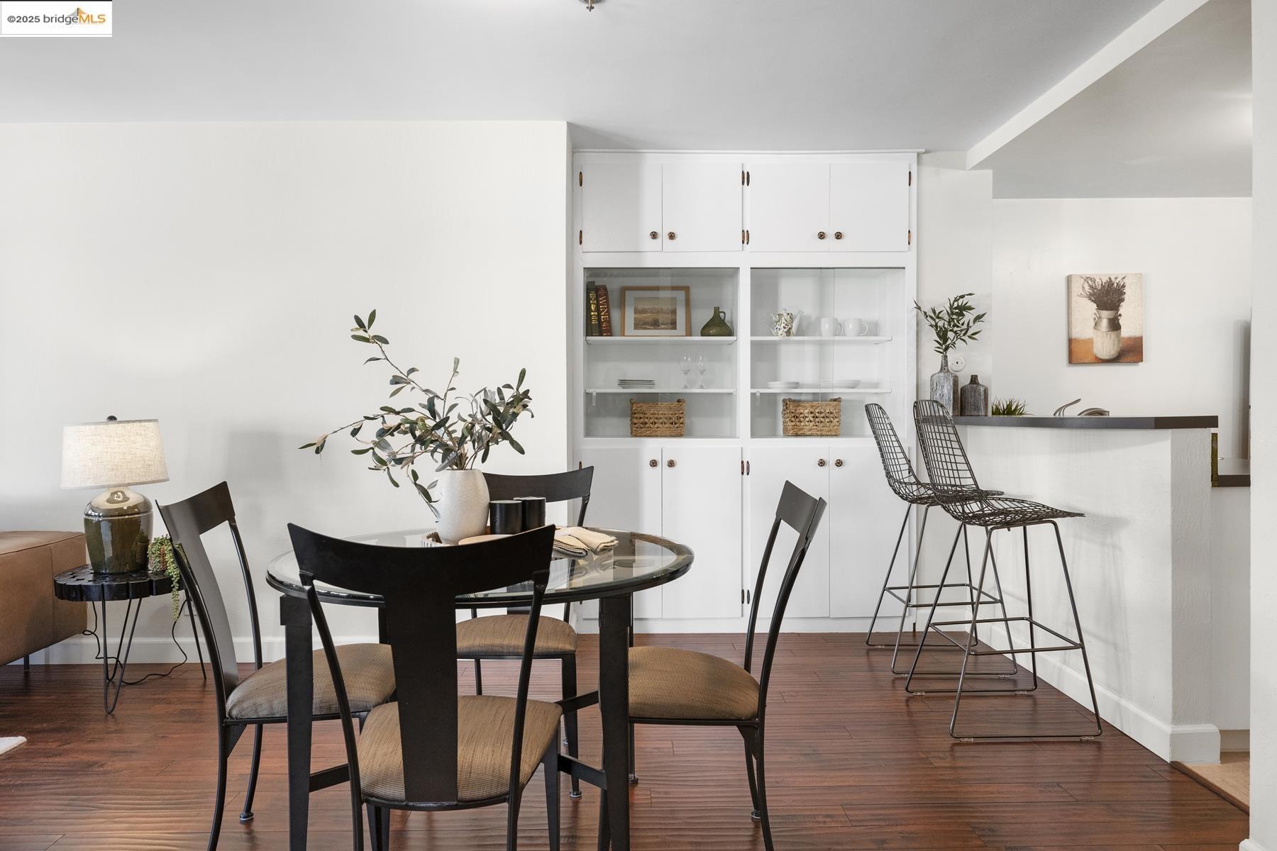 Detail Gallery Image 18 of 46 For 5405 Carlton St #203,  Oakland,  CA 94618 - 2 Beds | 2 Baths