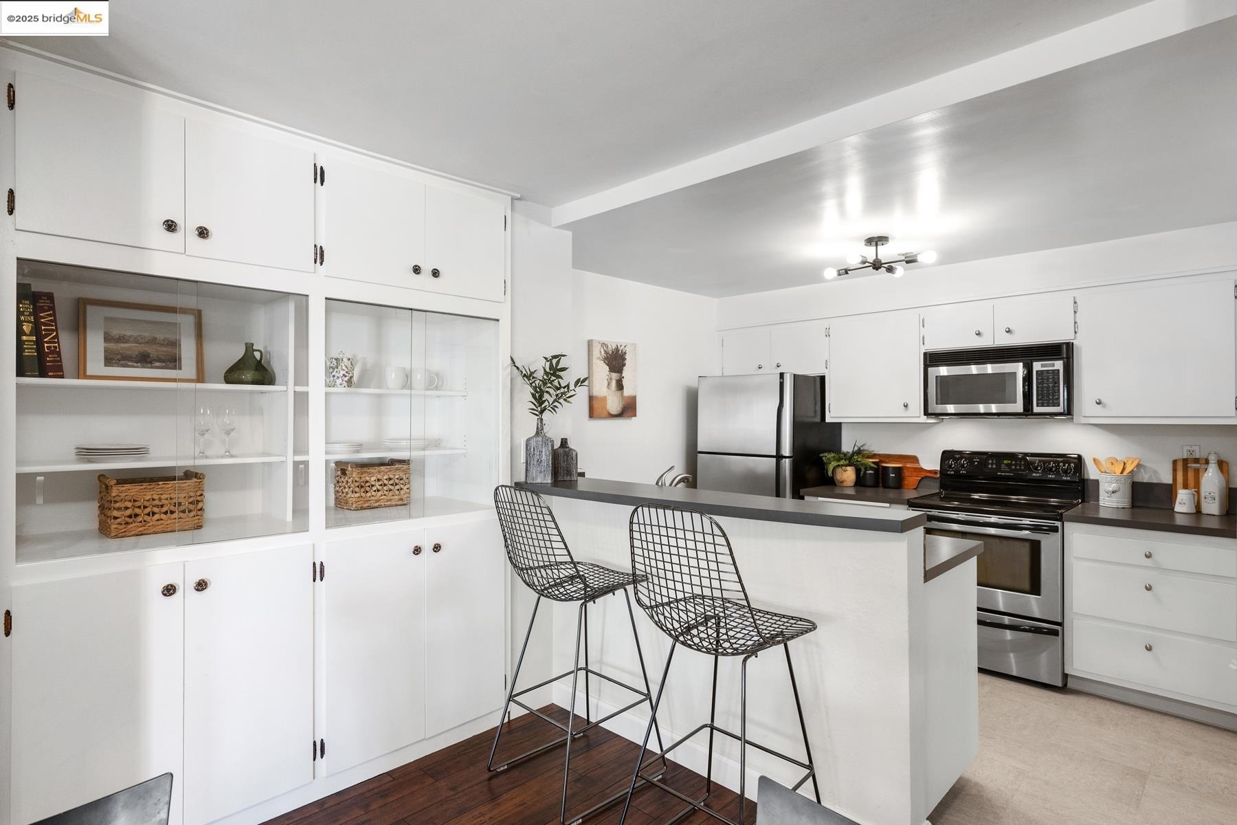 Detail Gallery Image 19 of 46 For 5405 Carlton St #203,  Oakland,  CA 94618 - 2 Beds | 2 Baths