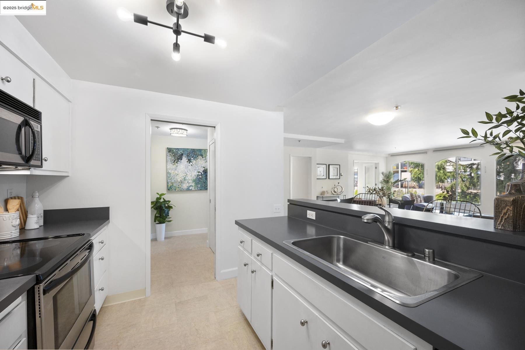 Detail Gallery Image 24 of 46 For 5405 Carlton St #203,  Oakland,  CA 94618 - 2 Beds | 2 Baths