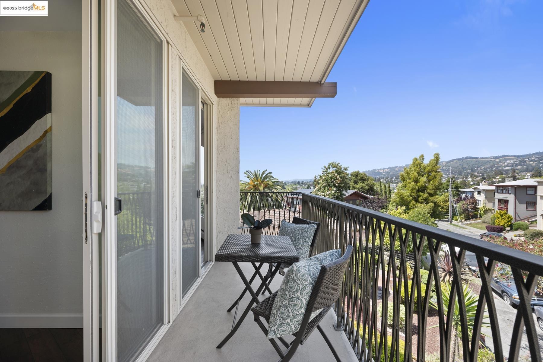 Detail Gallery Image 29 of 46 For 5405 Carlton St #203,  Oakland,  CA 94618 - 2 Beds | 2 Baths