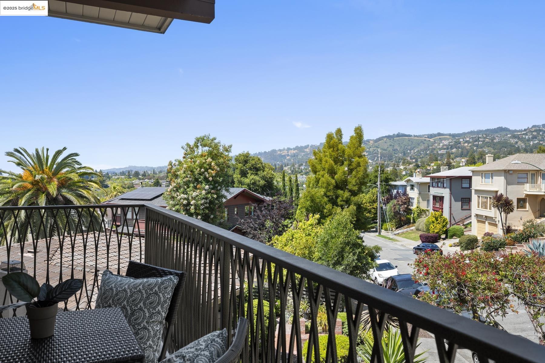 Detail Gallery Image 30 of 46 For 5405 Carlton St #203,  Oakland,  CA 94618 - 2 Beds | 2 Baths