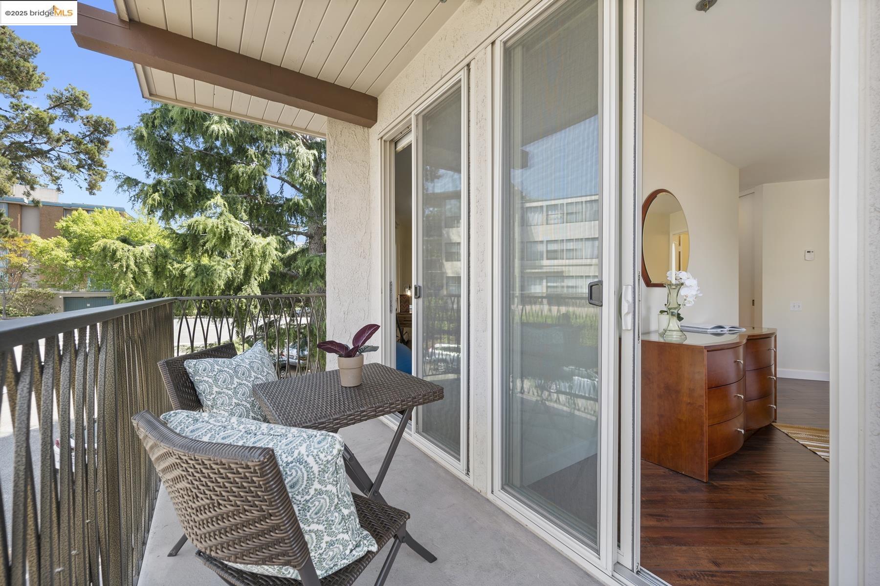 Detail Gallery Image 37 of 46 For 5405 Carlton St #203,  Oakland,  CA 94618 - 2 Beds | 2 Baths