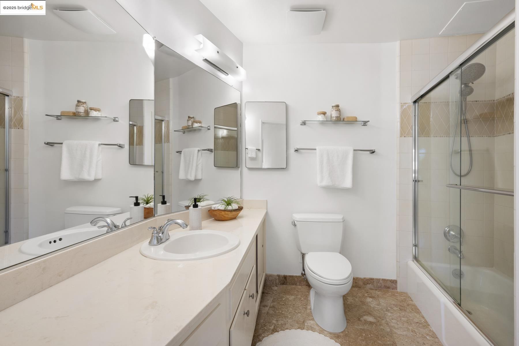 Detail Gallery Image 39 of 46 For 5405 Carlton St #203,  Oakland,  CA 94618 - 2 Beds | 2 Baths