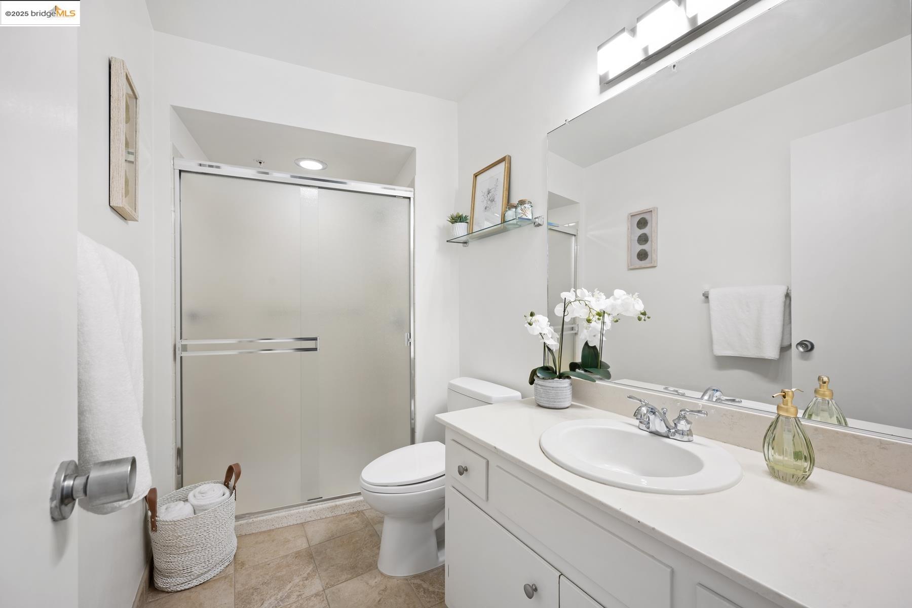 Detail Gallery Image 42 of 46 For 5405 Carlton St #203,  Oakland,  CA 94618 - 2 Beds | 2 Baths