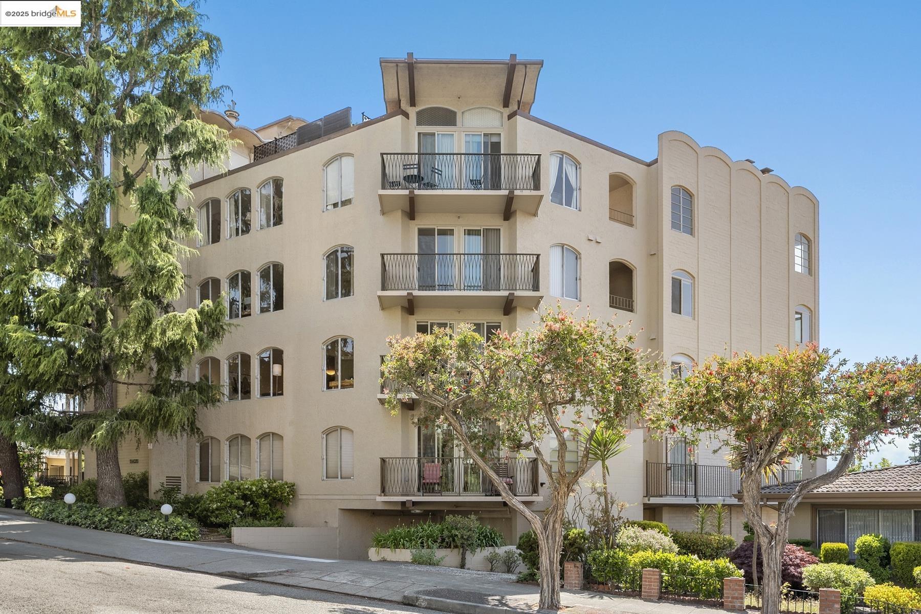 Detail Gallery Image 46 of 46 For 5405 Carlton St #203,  Oakland,  CA 94618 - 2 Beds | 2 Baths