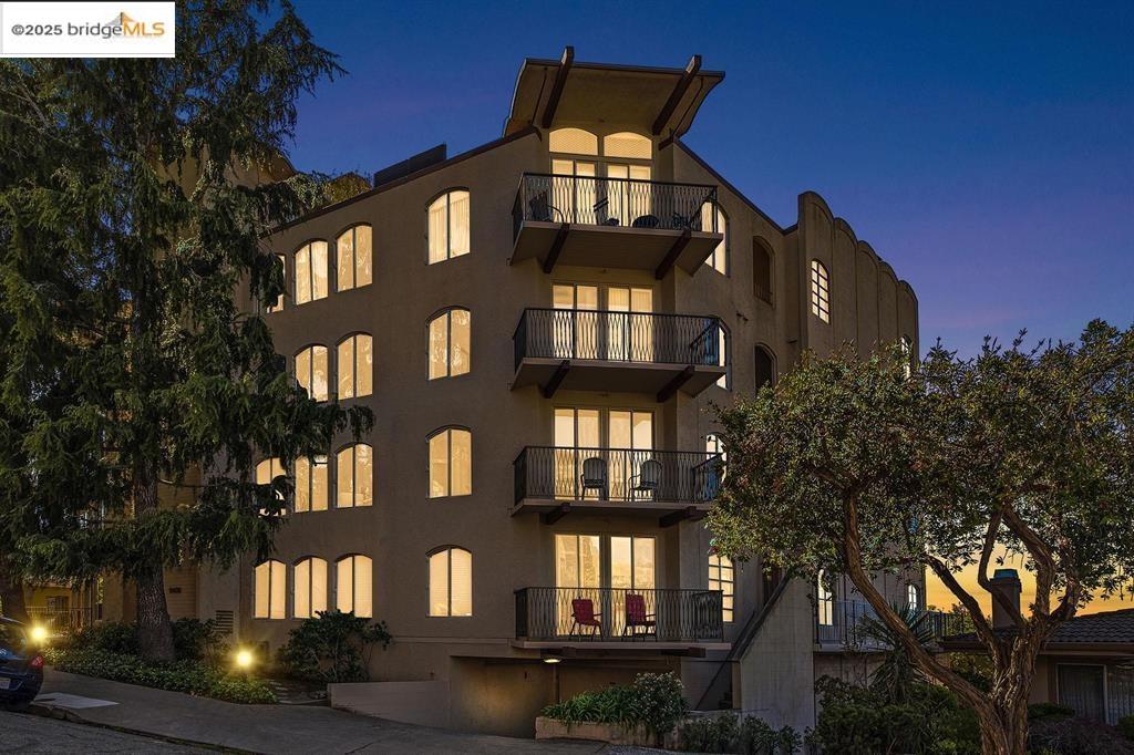 Detail Gallery Image 46 of 46 For 5405 Carlton St #203,  Oakland,  CA 94618 - 2 Beds | 2 Baths