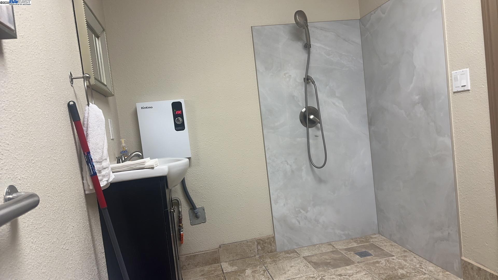 Detail Gallery Image 13 of 17 For 91 Gregory Ln #8, Pleasant Hill,  CA 94523 - – Beds | – Baths