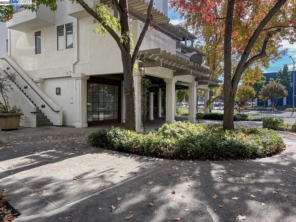 Detail Gallery Image 15 of 17 For 91 Gregory Ln #8, Pleasant Hill,  CA 94523 - – Beds | – Baths