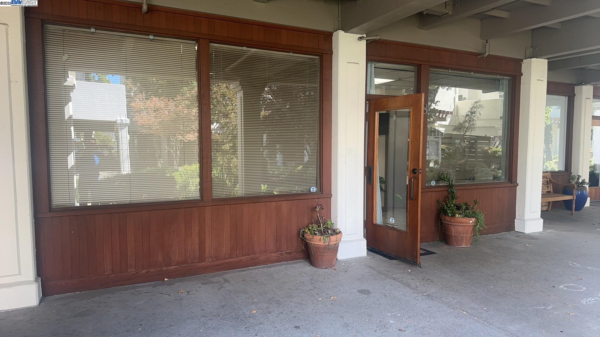 Detail Gallery Image 4 of 17 For 91 Gregory Ln #8, Pleasant Hill,  CA 94523 - – Beds | – Baths