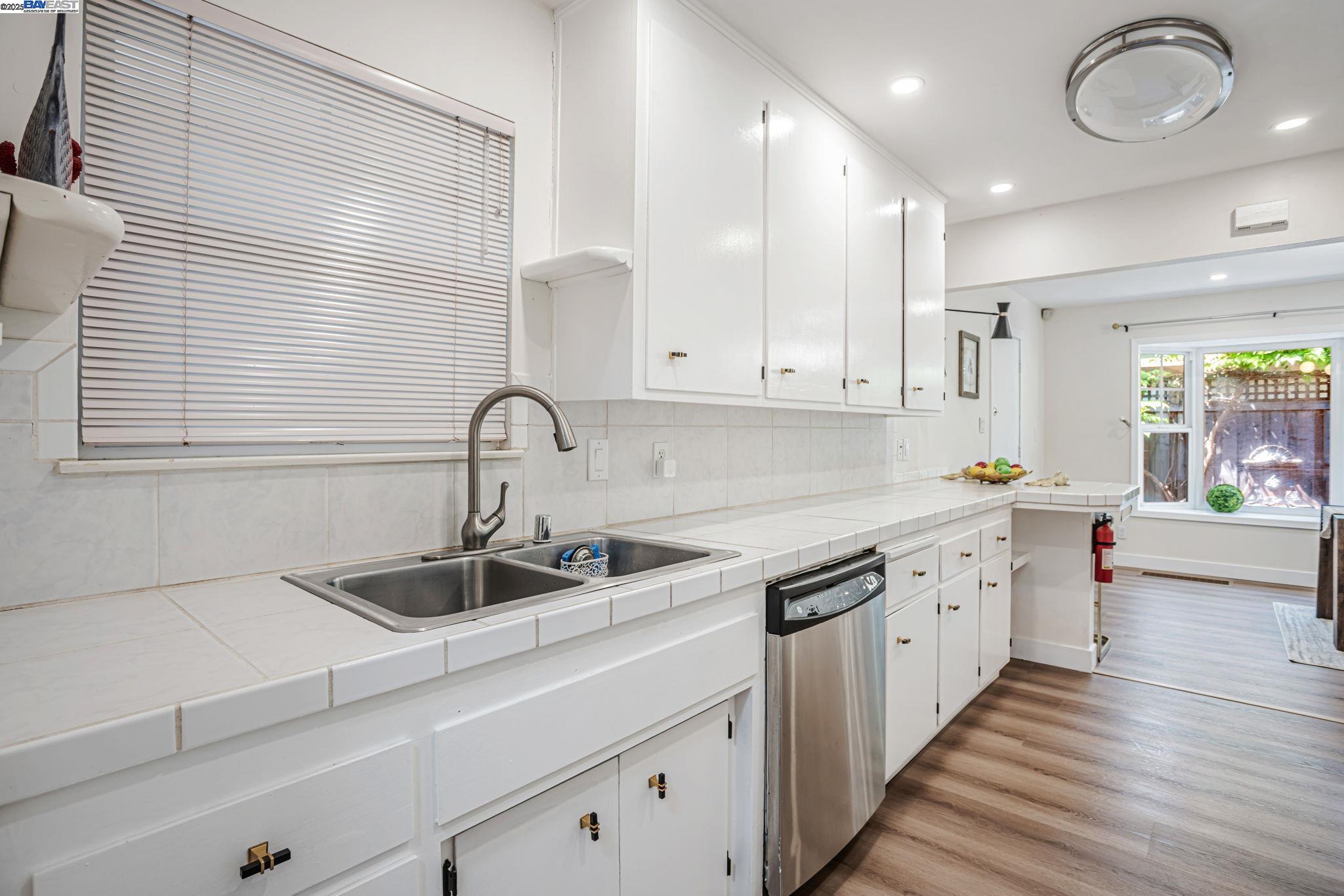 Detail Gallery Image 17 of 49 For 1137 Alice St, Davis,  CA 95616 - 4 Beds | 3 Baths