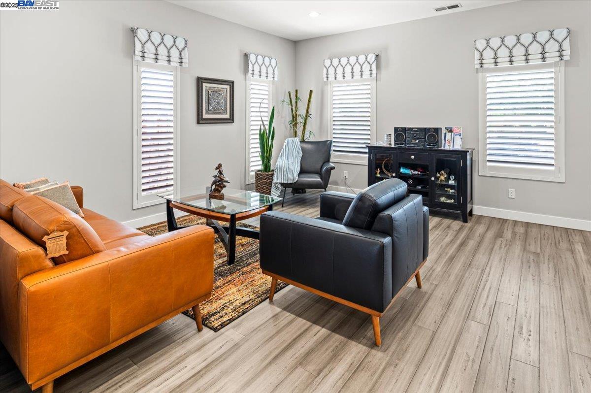 Detail Gallery Image 13 of 52 For 4309 Bora Bora Ave, Fremont,  CA 94538 - 5 Beds | 3/1 Baths