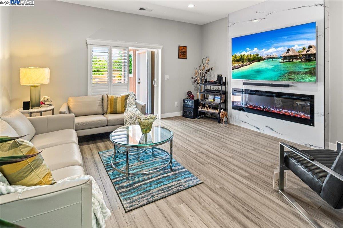 Detail Gallery Image 15 of 52 For 4309 Bora Bora Ave, Fremont,  CA 94538 - 5 Beds | 3/1 Baths