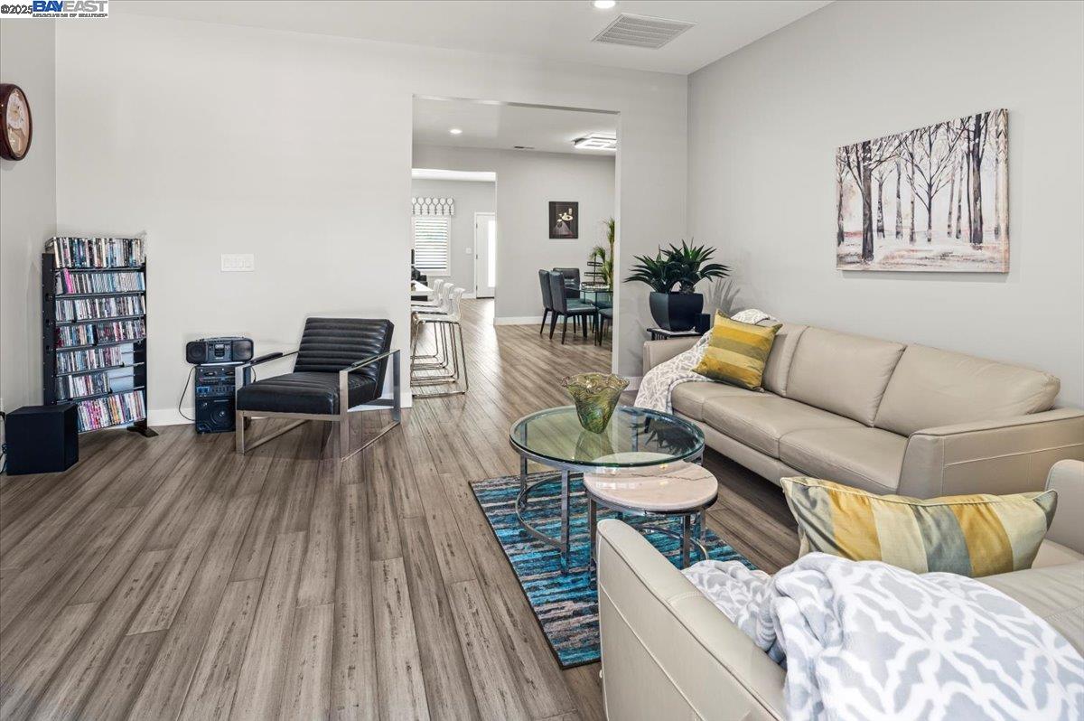 Detail Gallery Image 17 of 52 For 4309 Bora Bora Ave, Fremont,  CA 94538 - 5 Beds | 3/1 Baths