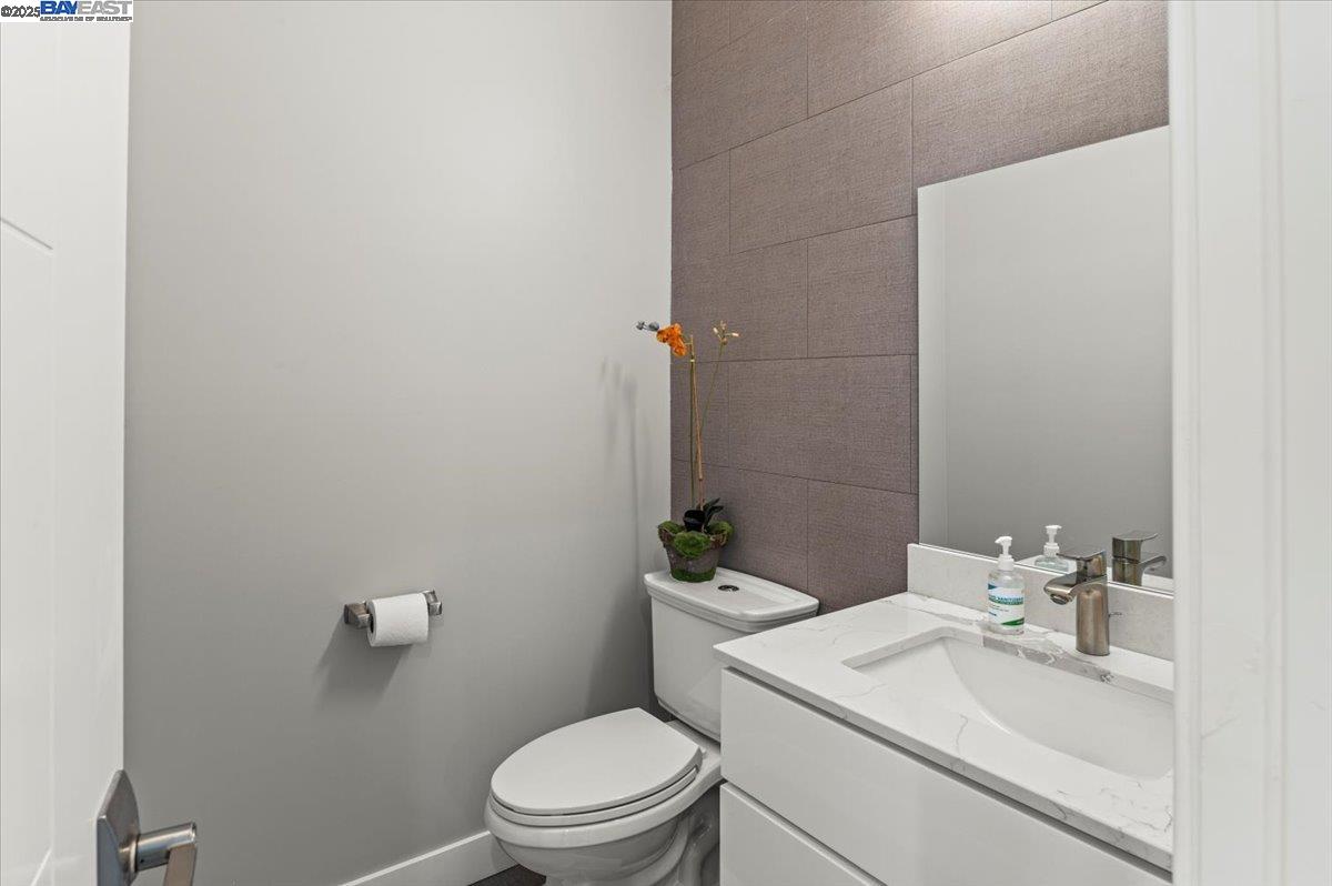 Detail Gallery Image 21 of 52 For 4309 Bora Bora Ave, Fremont,  CA 94538 - 5 Beds | 3/1 Baths