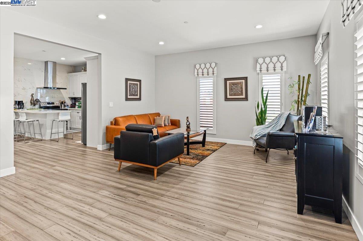 Detail Gallery Image 4 of 52 For 4309 Bora Bora Ave, Fremont,  CA 94538 - 5 Beds | 3/1 Baths